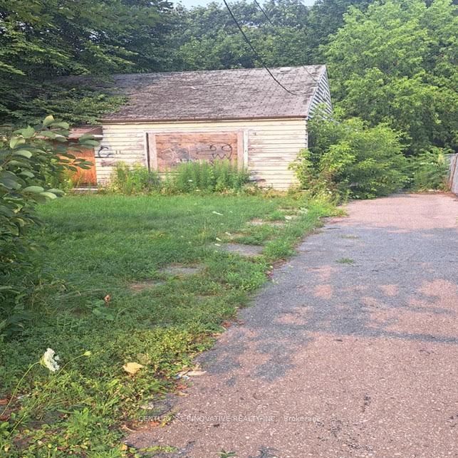 11 Centre Street Property Photo 1