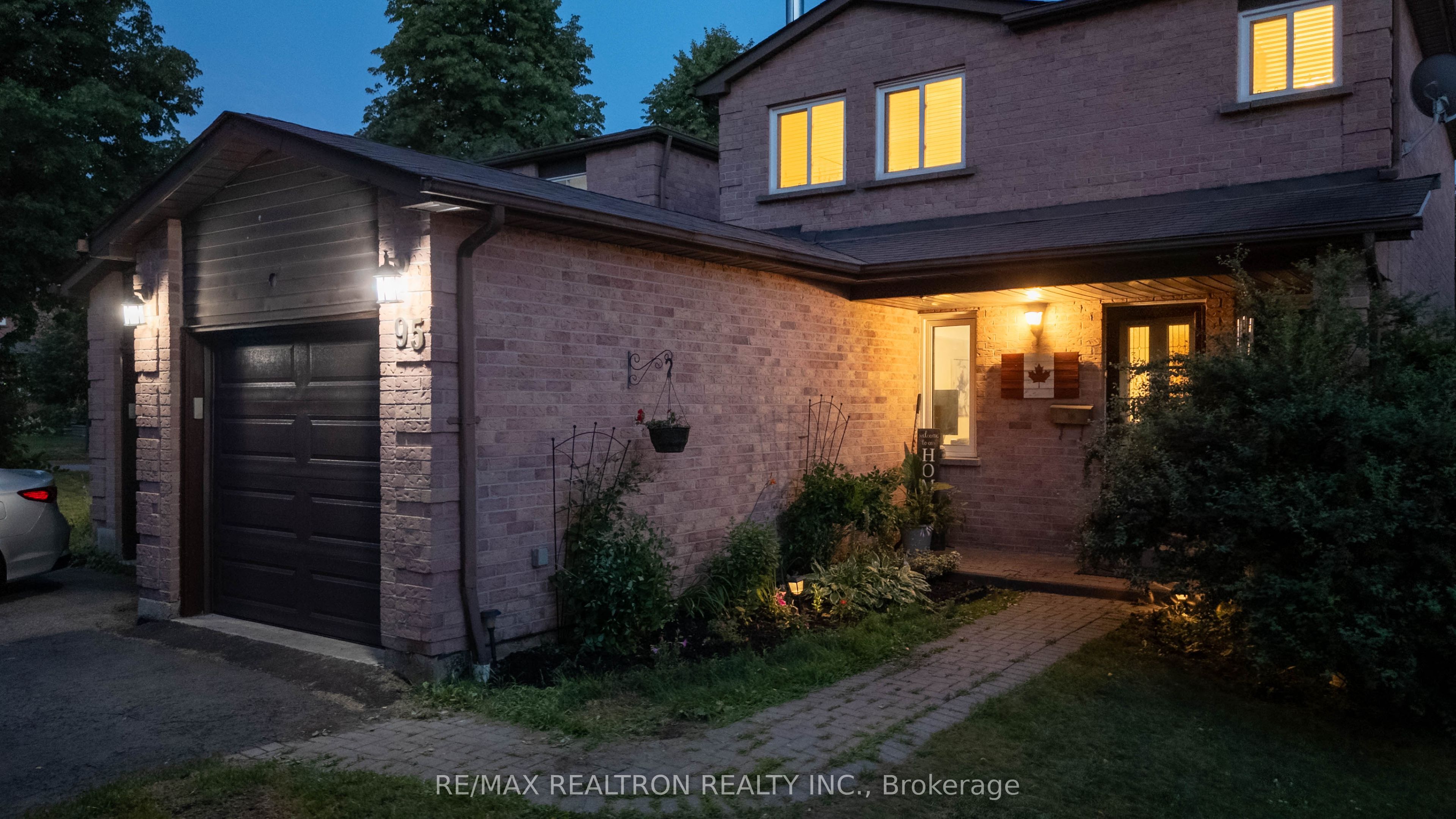 95 Chalmers Crescent Property Photo 2