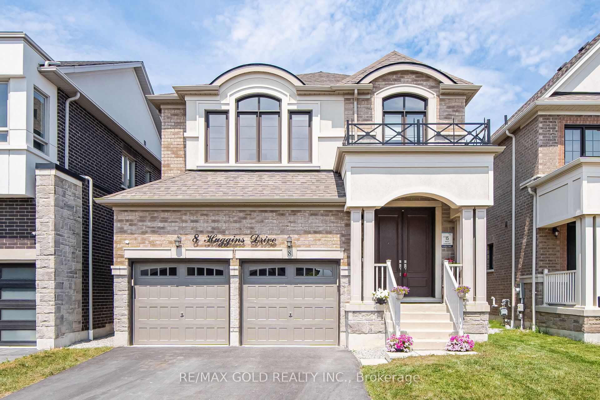 8 Huggins Drive Property Photo 1