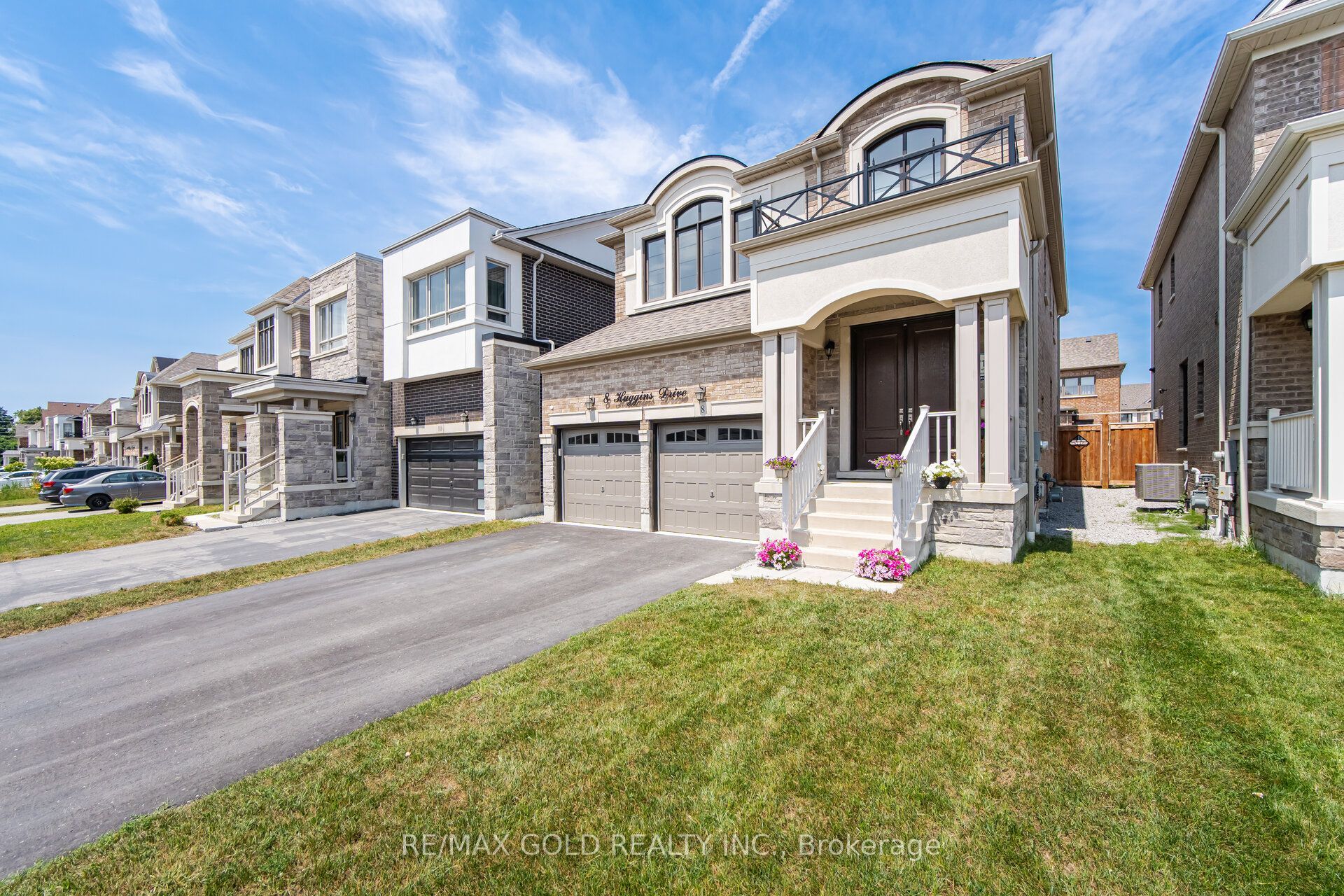8 Huggins Drive Property Photo 2