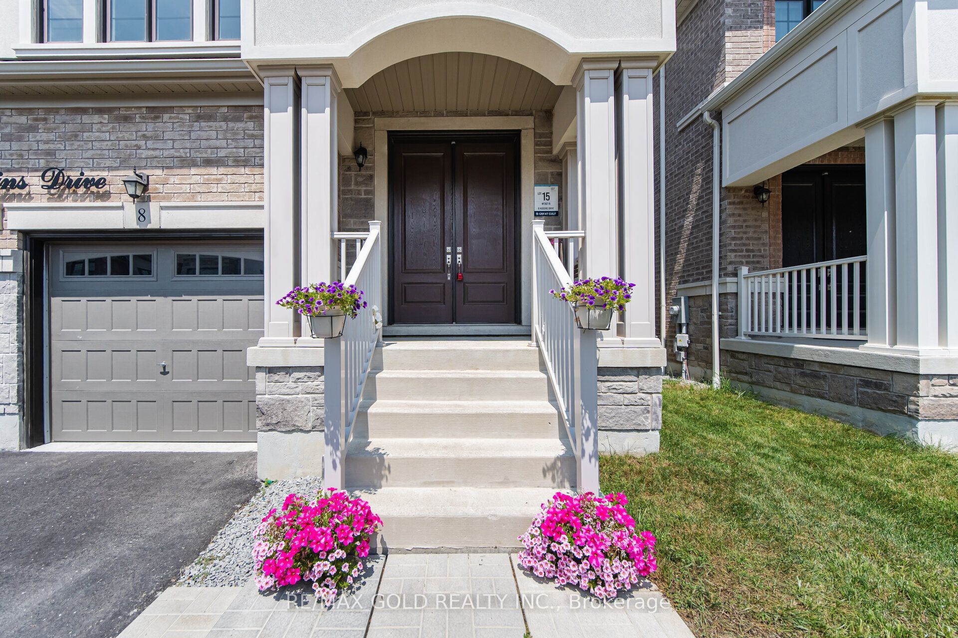 8 Huggins Drive Property Photo 3