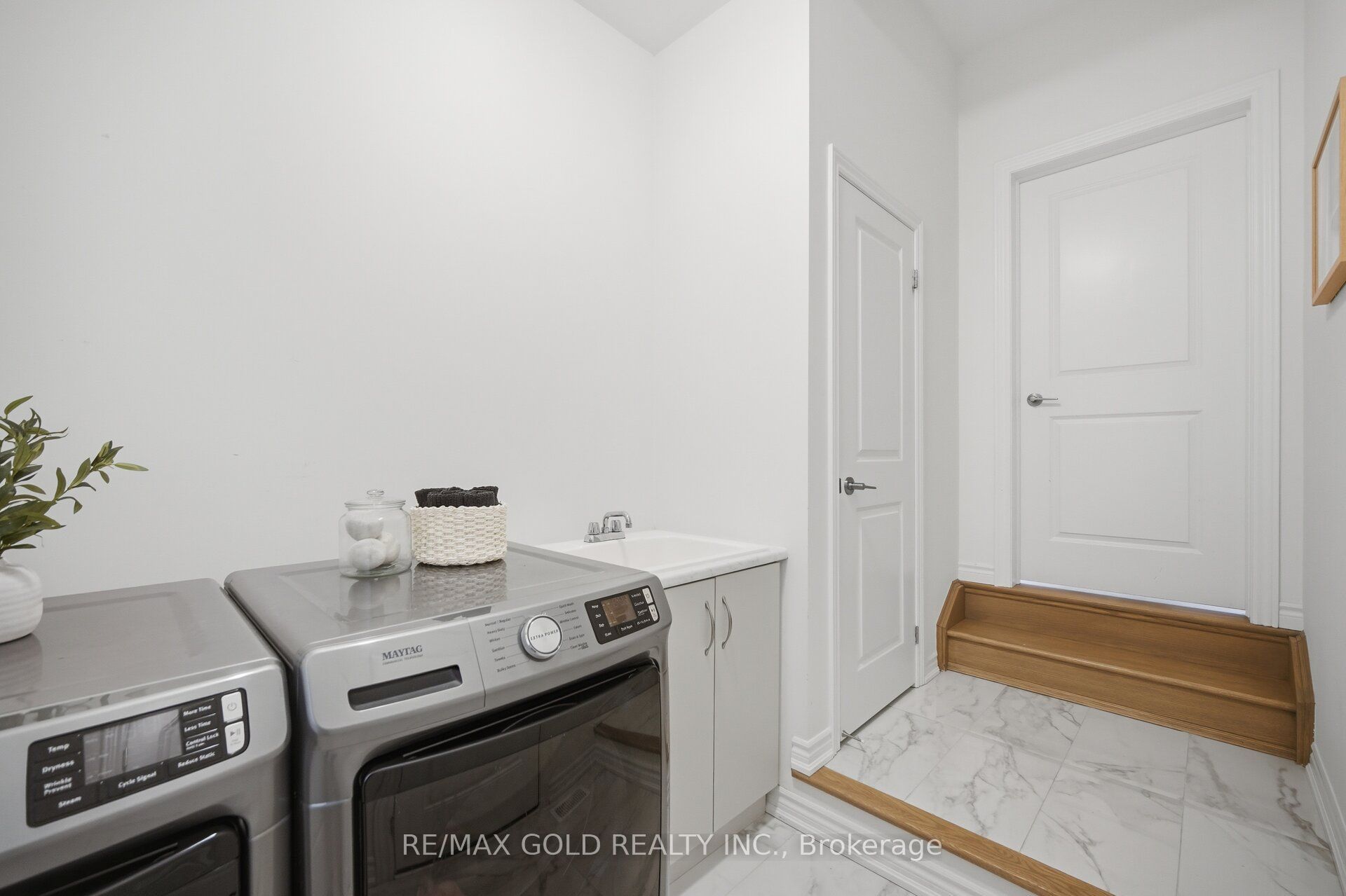 8 Huggins Drive Property Photo 22