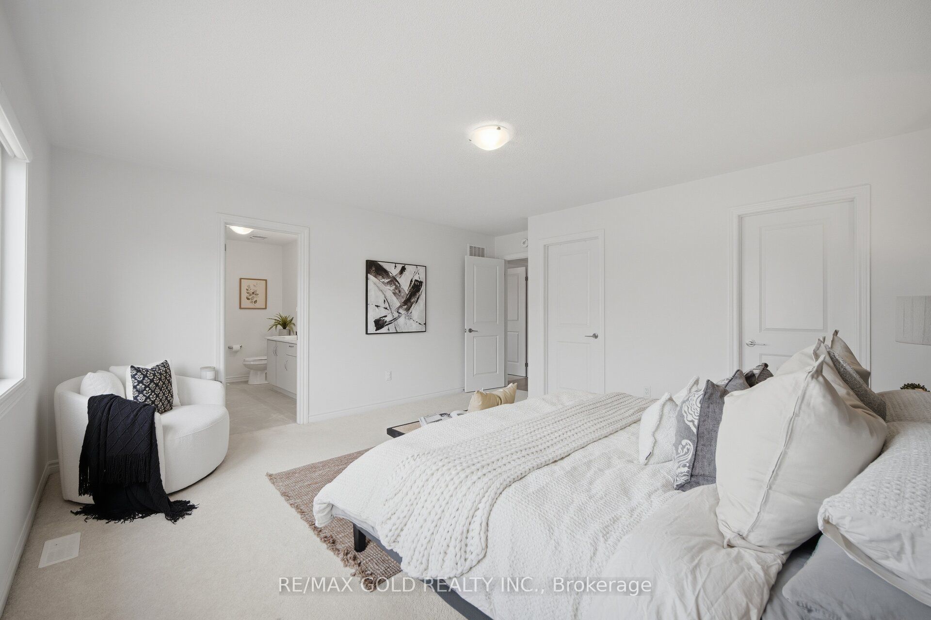 8 Huggins Drive Property Photo 28