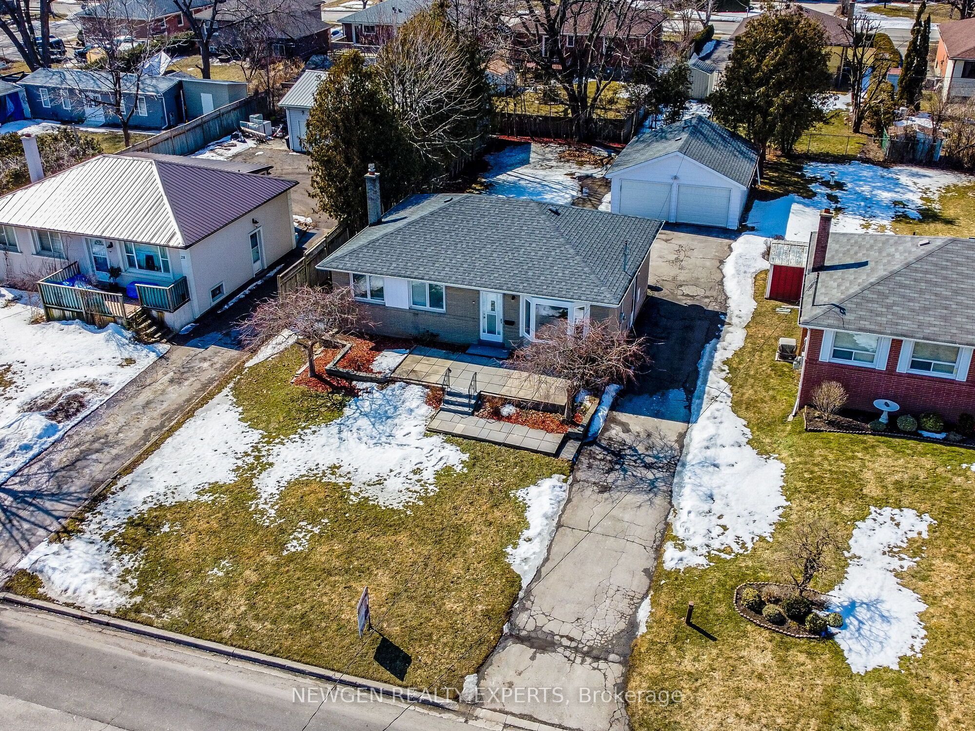 30 Linton Avenue E Property Photo 1