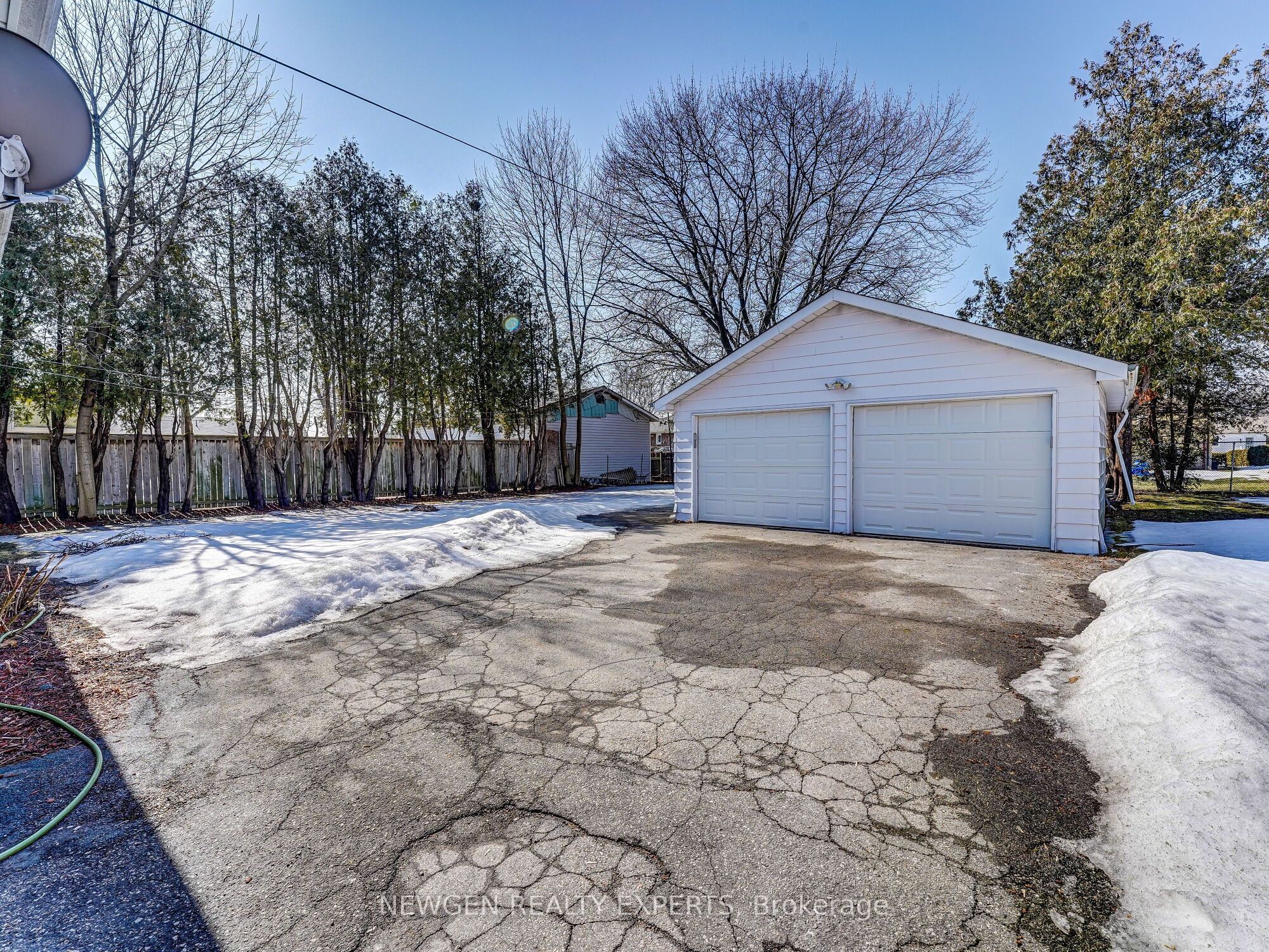 30 Linton Avenue E Property Photo 3