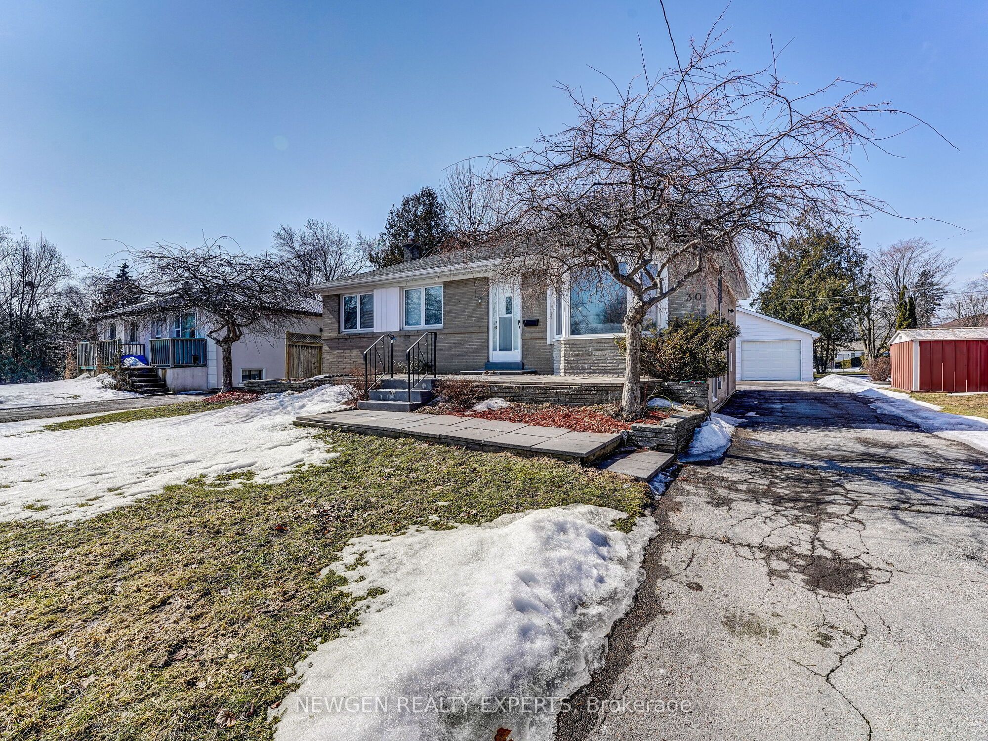30 Linton Avenue E Property Photo 5