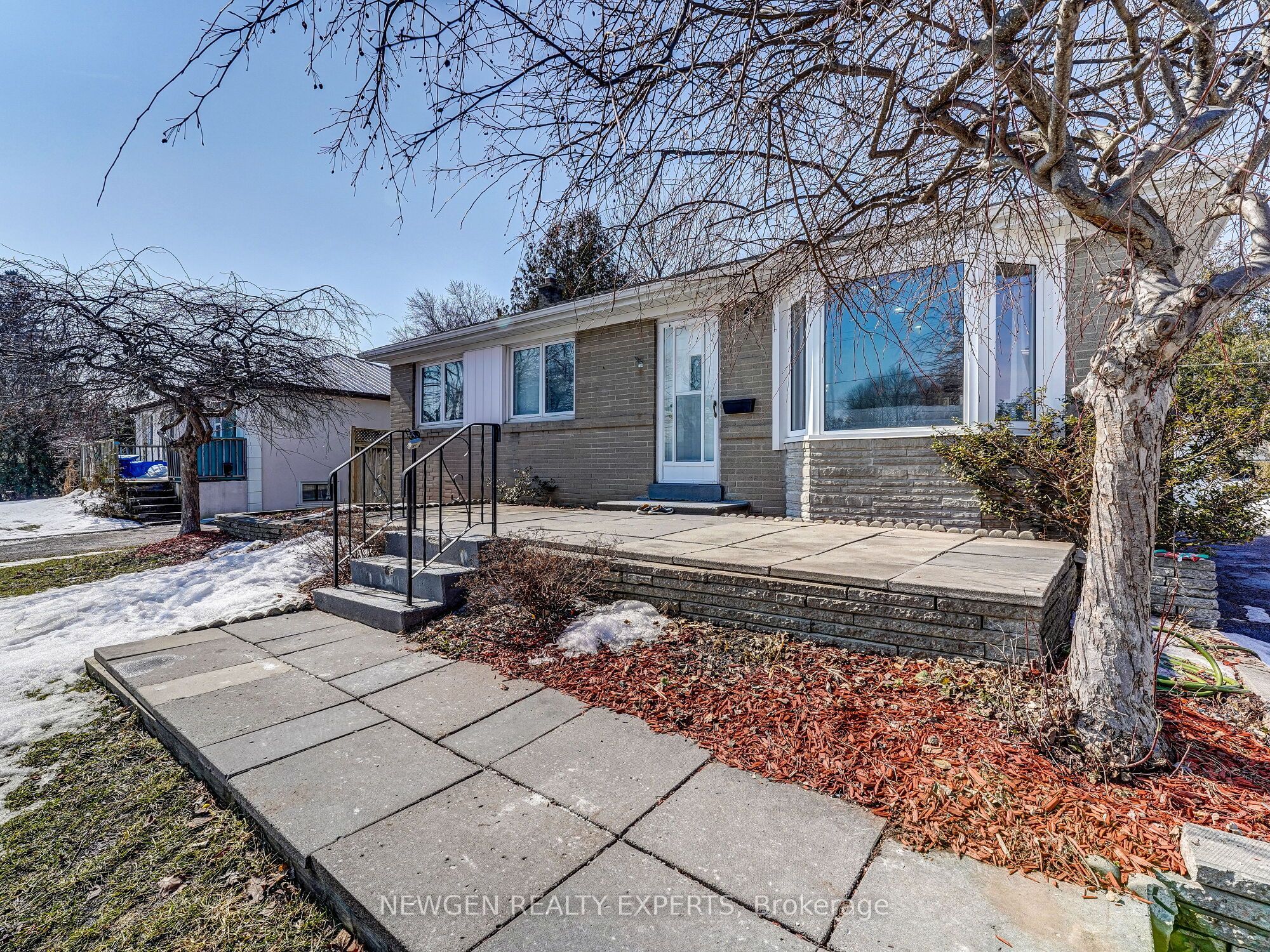 30 Linton Avenue E Property Photo 7