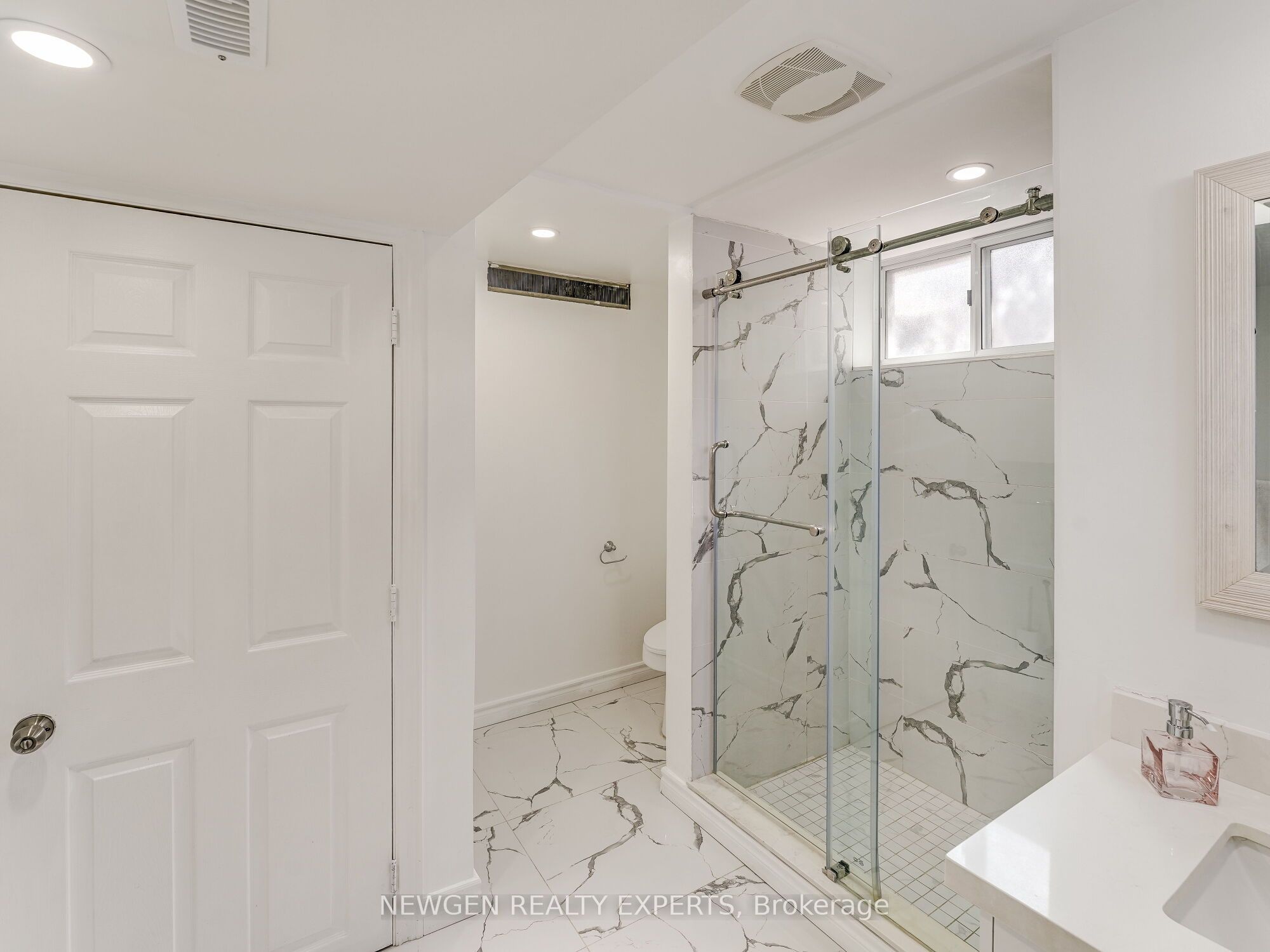 30 Linton Avenue E Property Photo 12