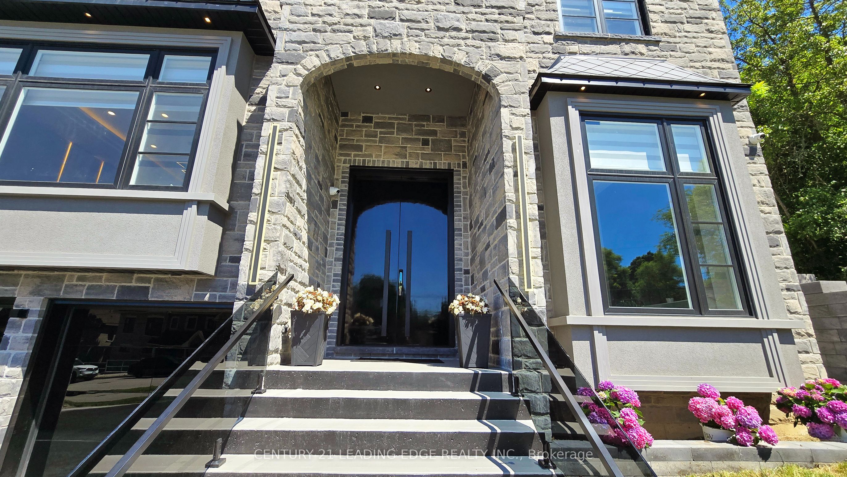432 Sheppard Avenue Property Photo 3