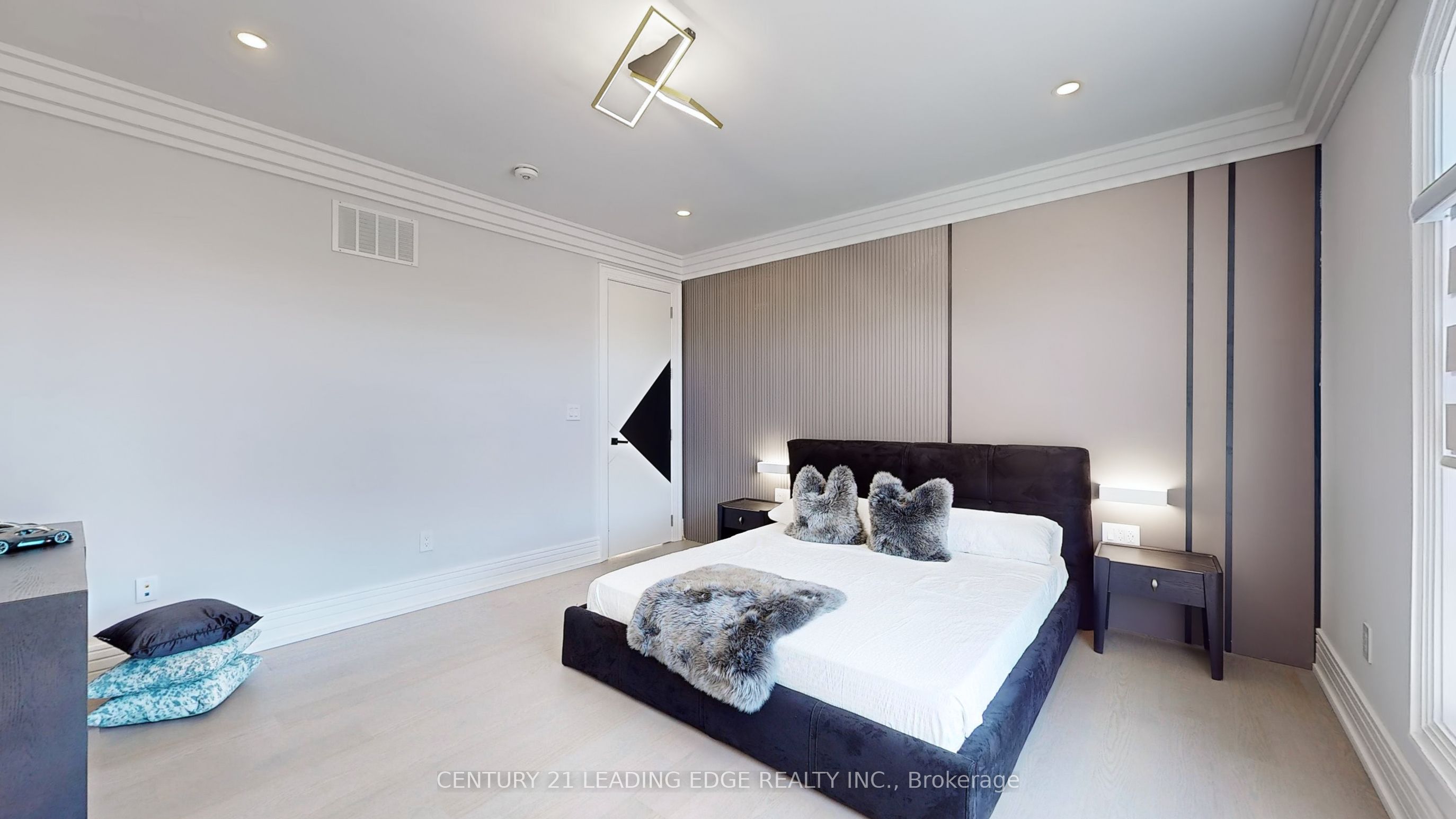 432 Sheppard Avenue Property Photo 32