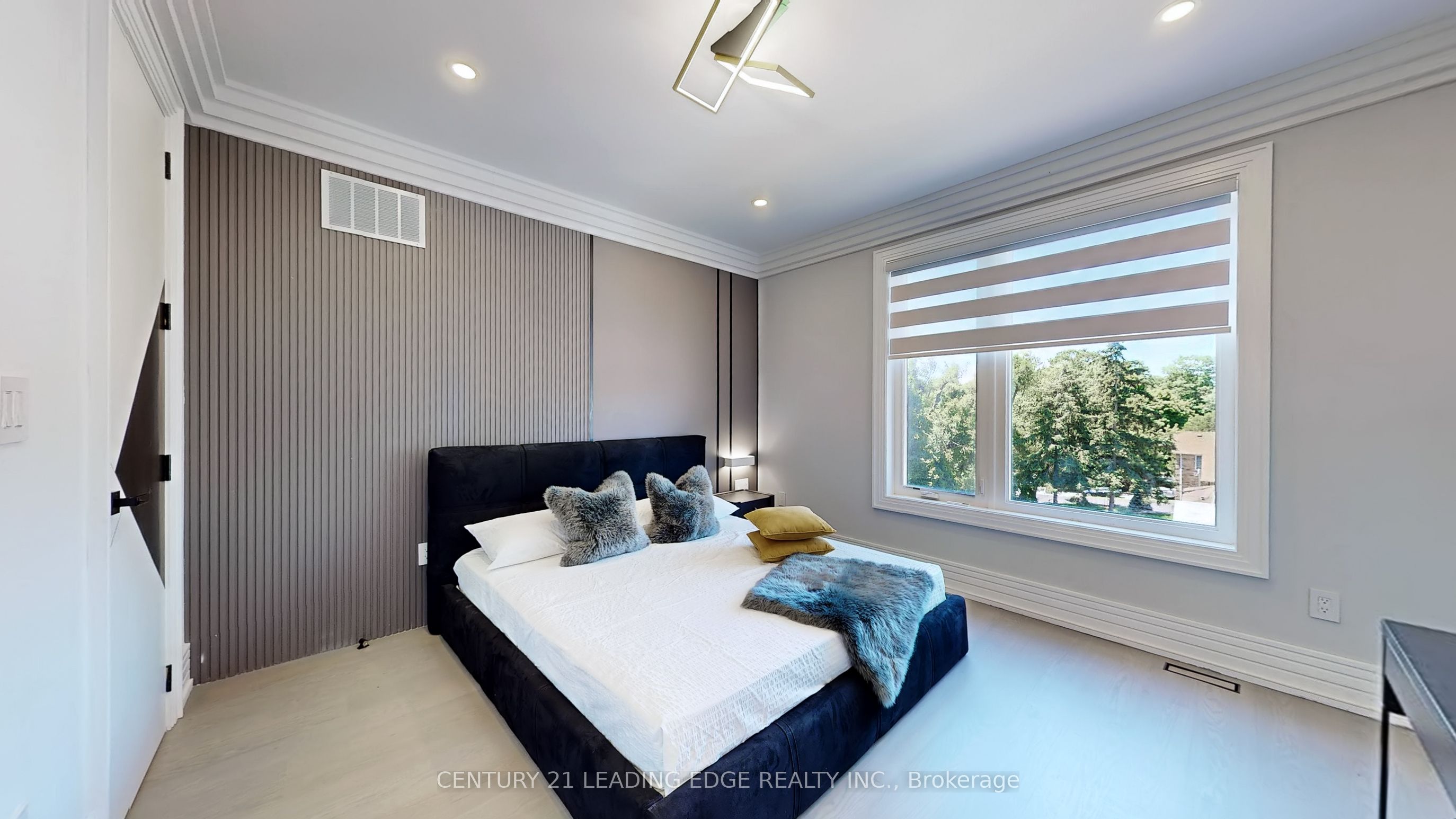 432 Sheppard Avenue Property Photo 34