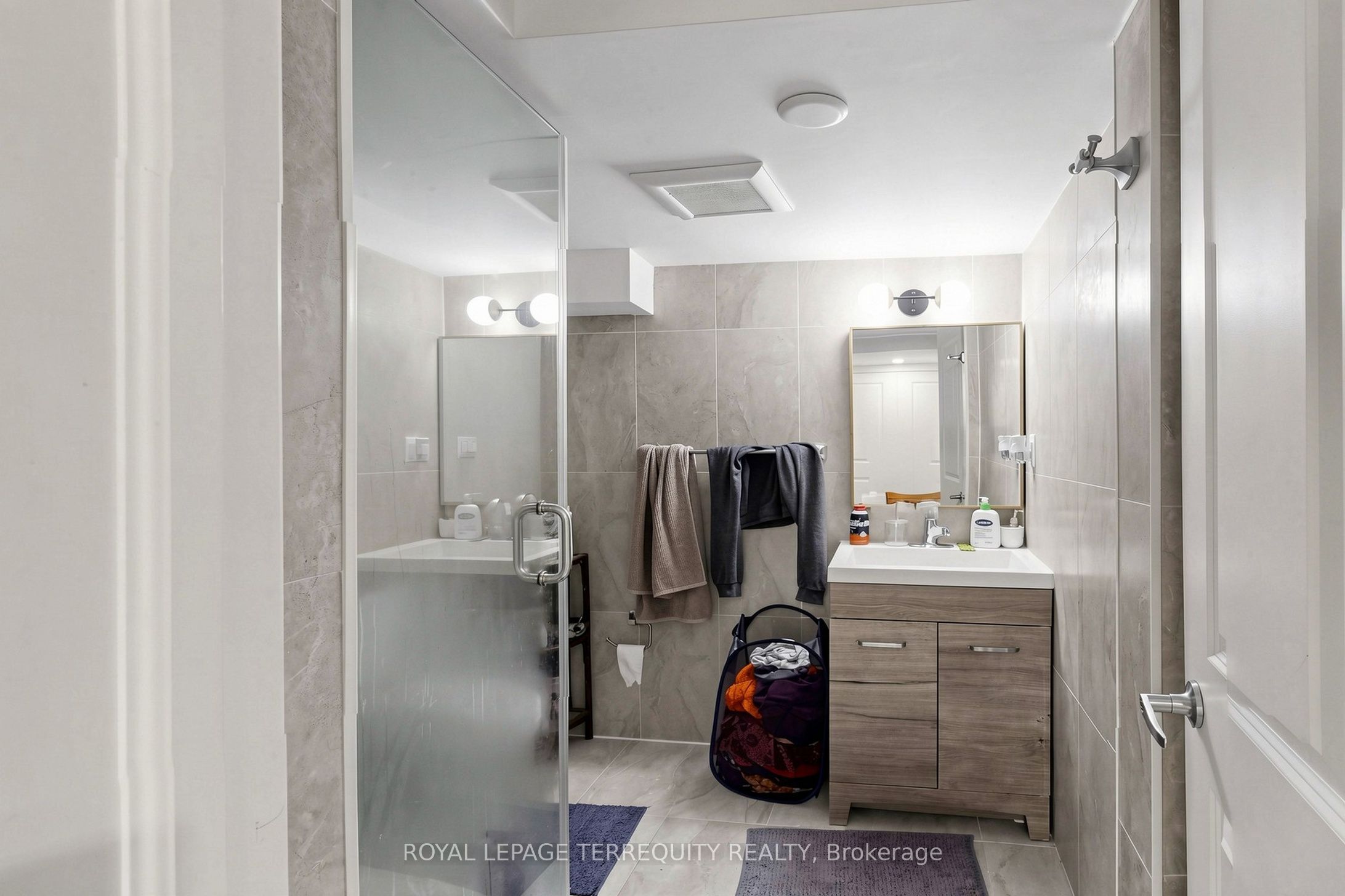 1815 Fairport Road 12 Property Photo 33
