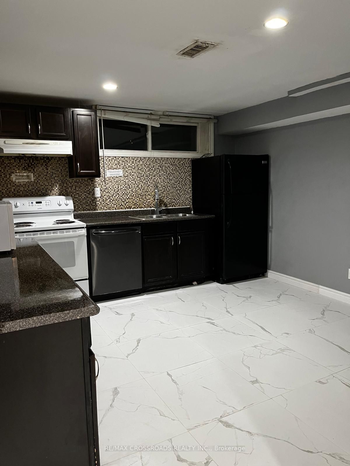 44 Romulus Basement Apartment Drive Property Photo 3