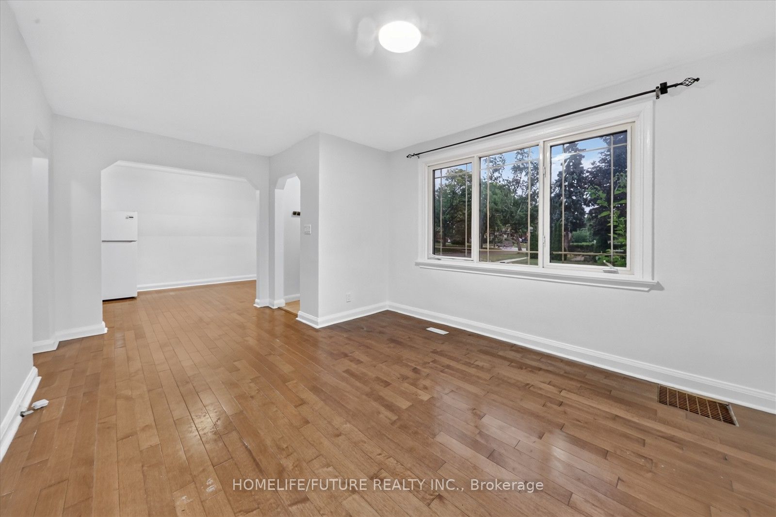 46 Stamford Square N Property Photo 8
