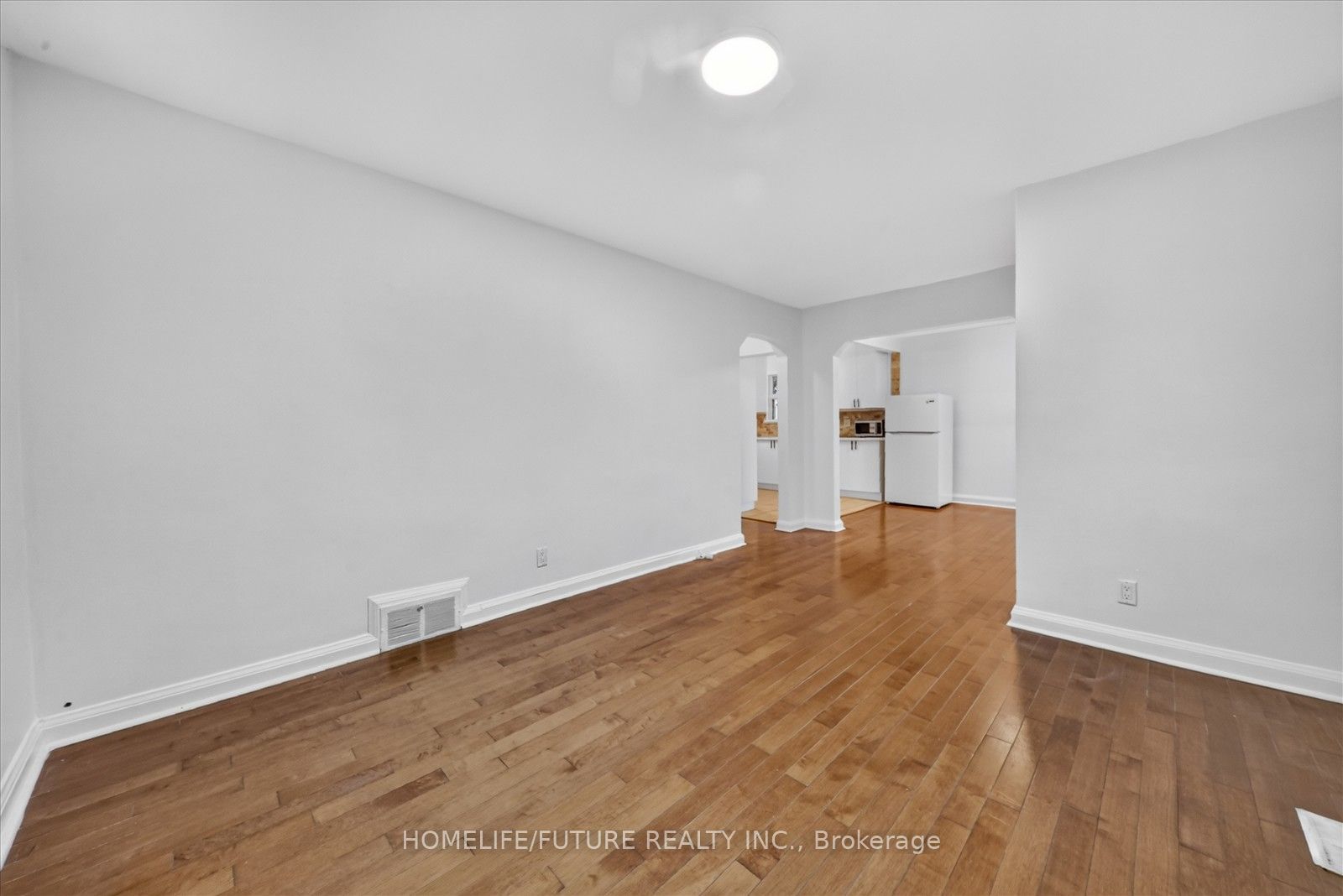 46 Stamford Square N Property Photo 9