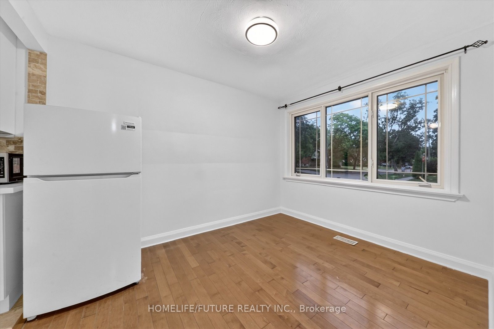 46 Stamford Square N Property Photo 10