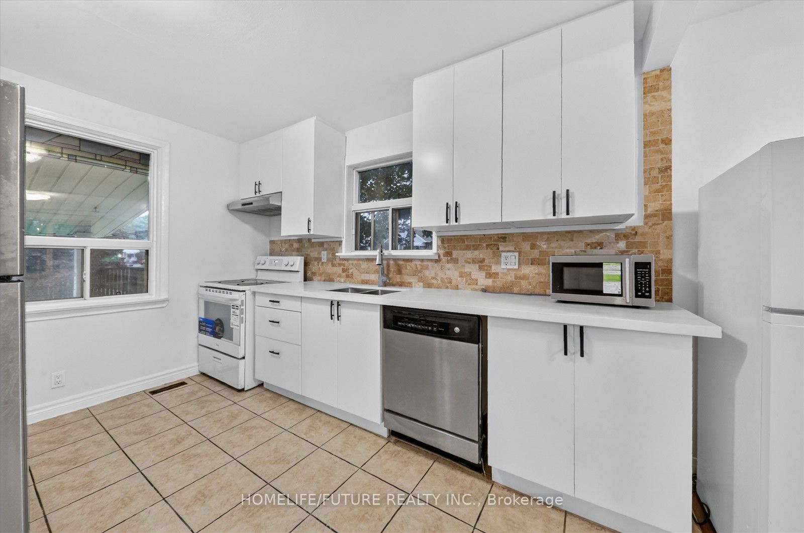 46 Stamford Square N Property Photo 13