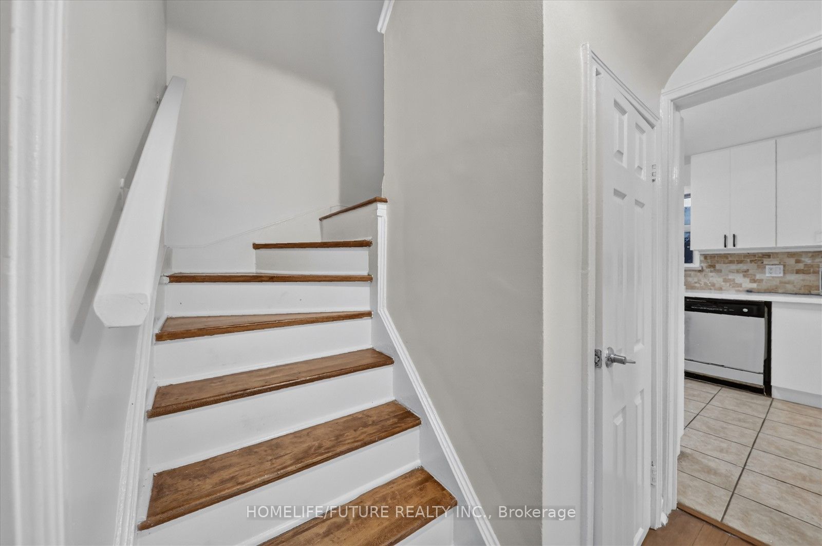 46 Stamford Square N Property Photo 17