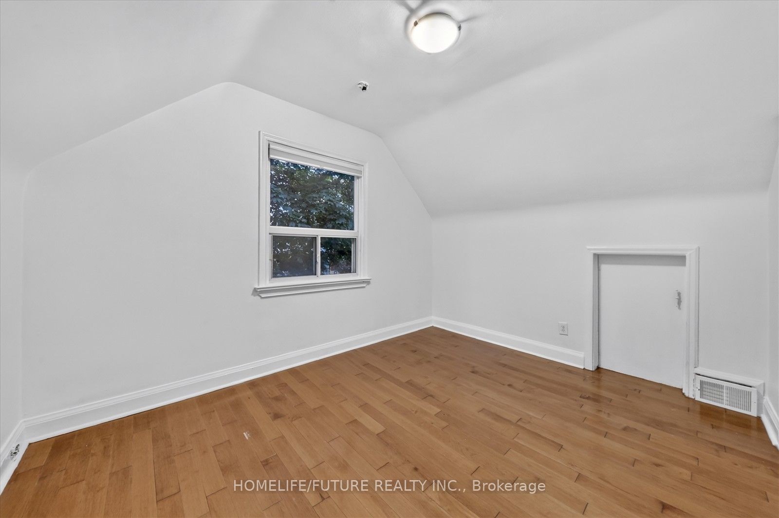 46 Stamford Square N Property Photo 19