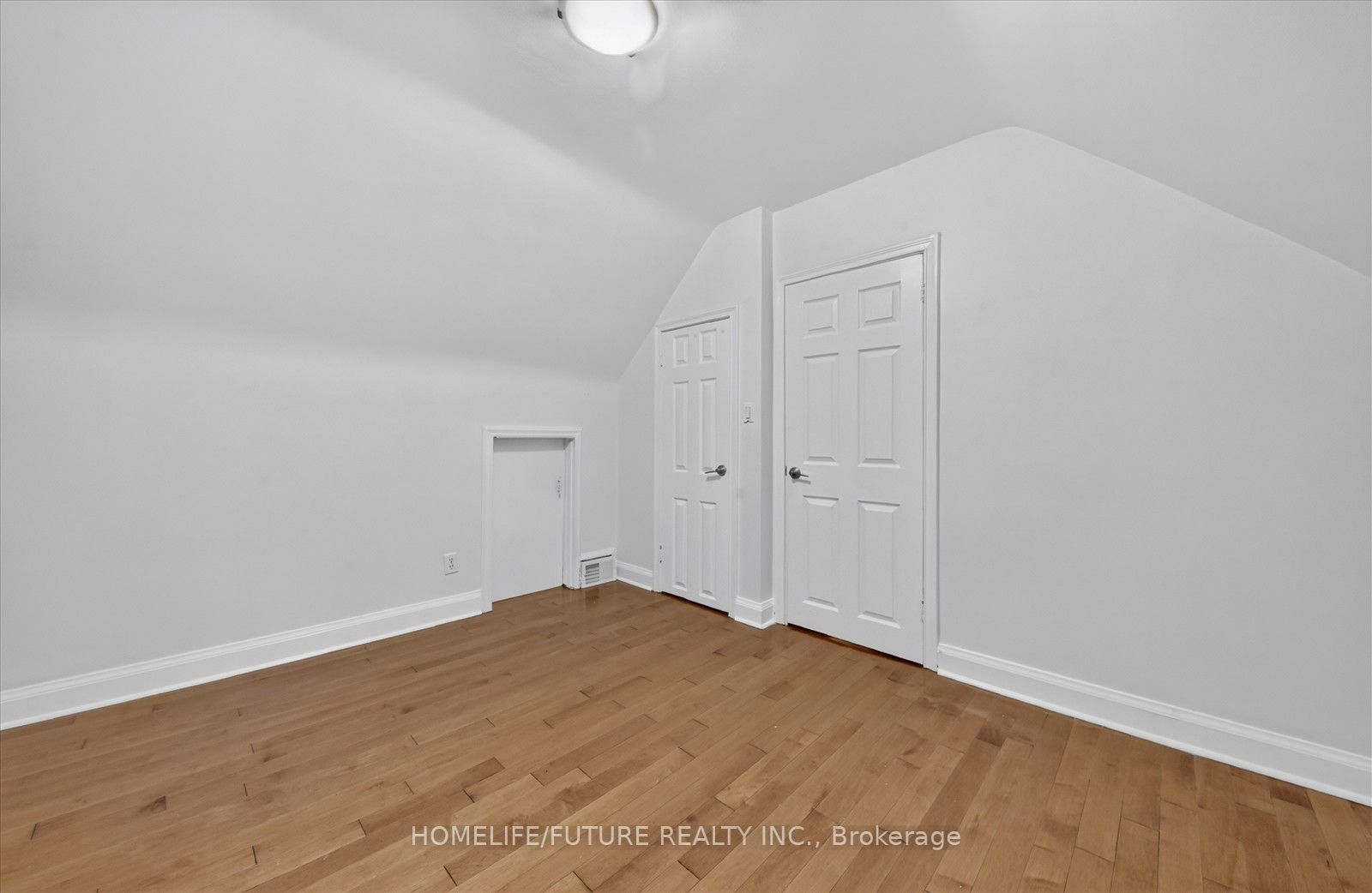 46 Stamford Square N Property Photo 20