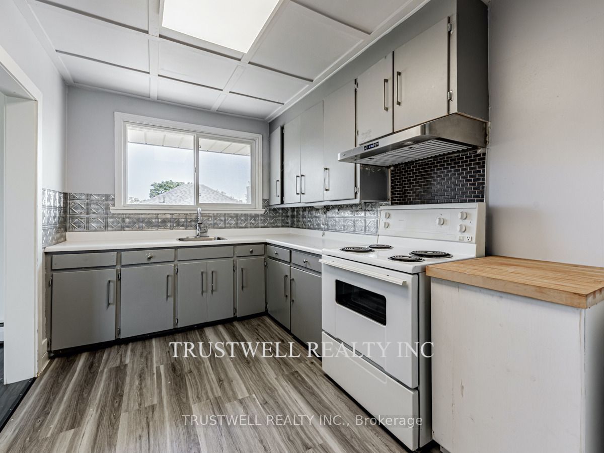 105 Mary Street E 3 Property Photo 10