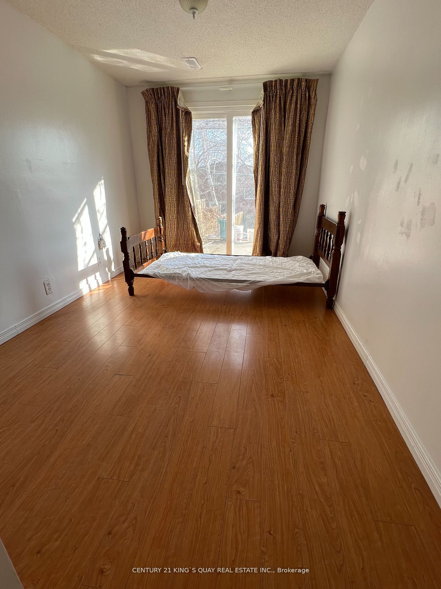74 Glendower Circuit Lower Property Photo 1