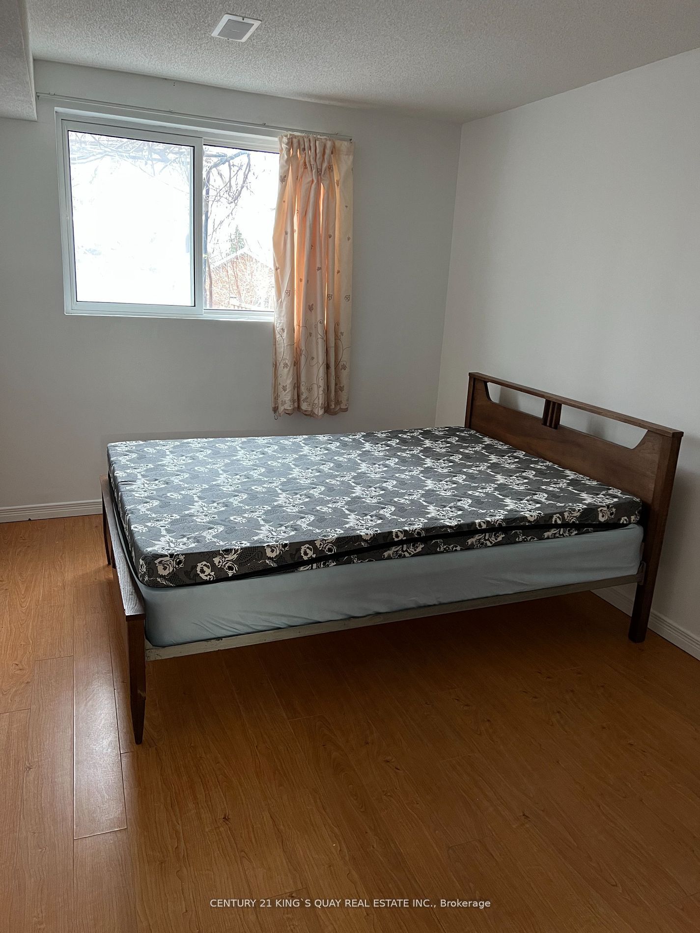 74 Glendower Circuit Lower Property Photo 3