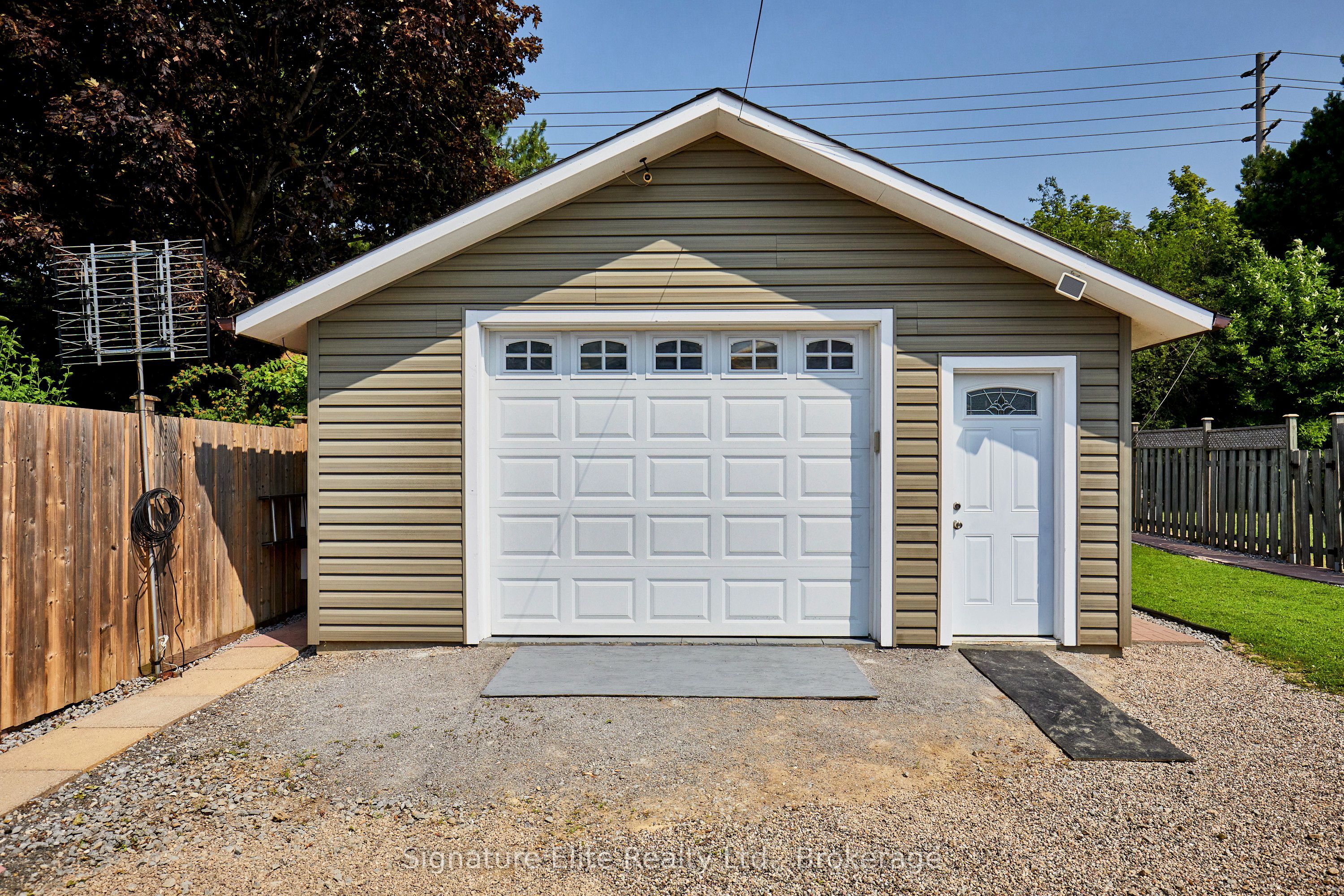 316 Burrows Hall Boulevard Property Photo 23