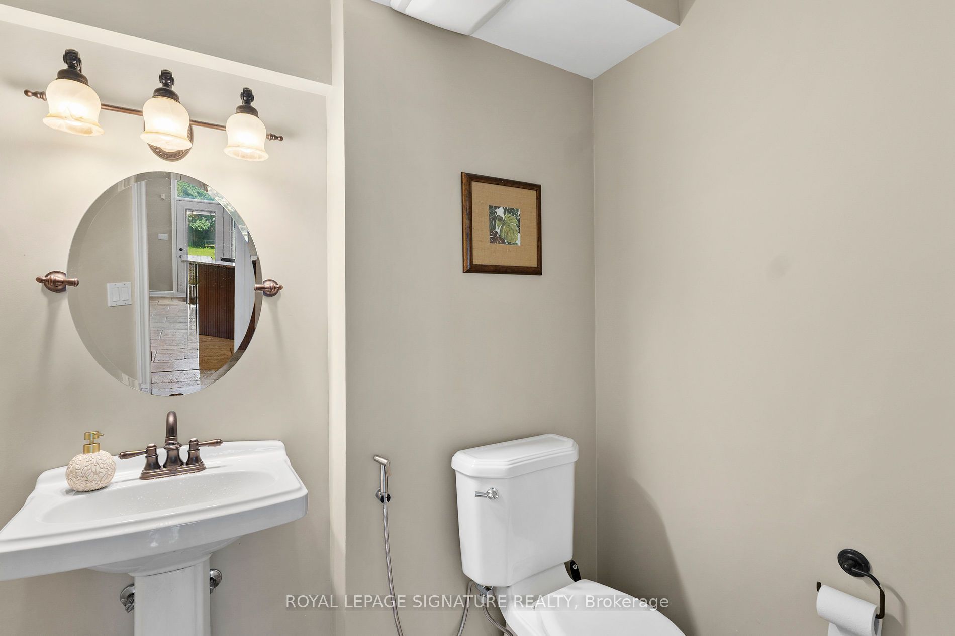2904 Range Line Road Property Photo 7