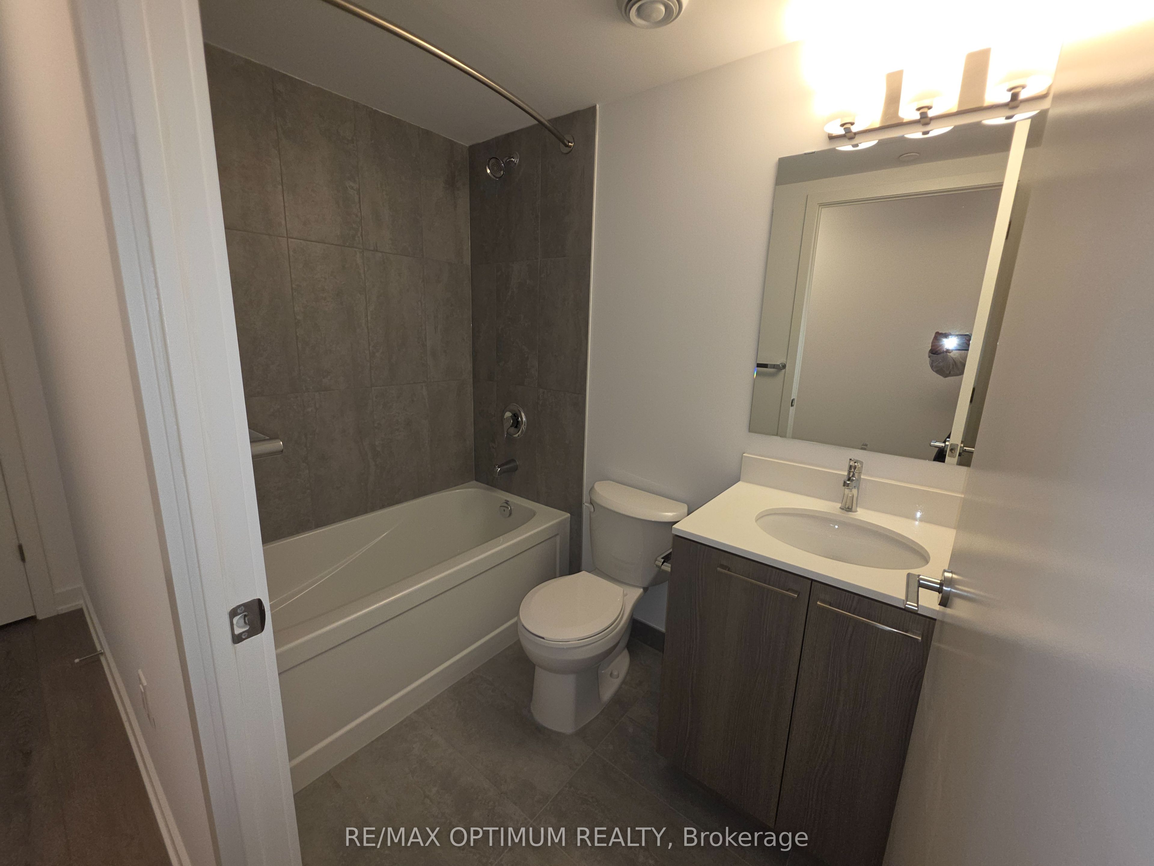 7437 Kingston Road 705b Property Photo 15