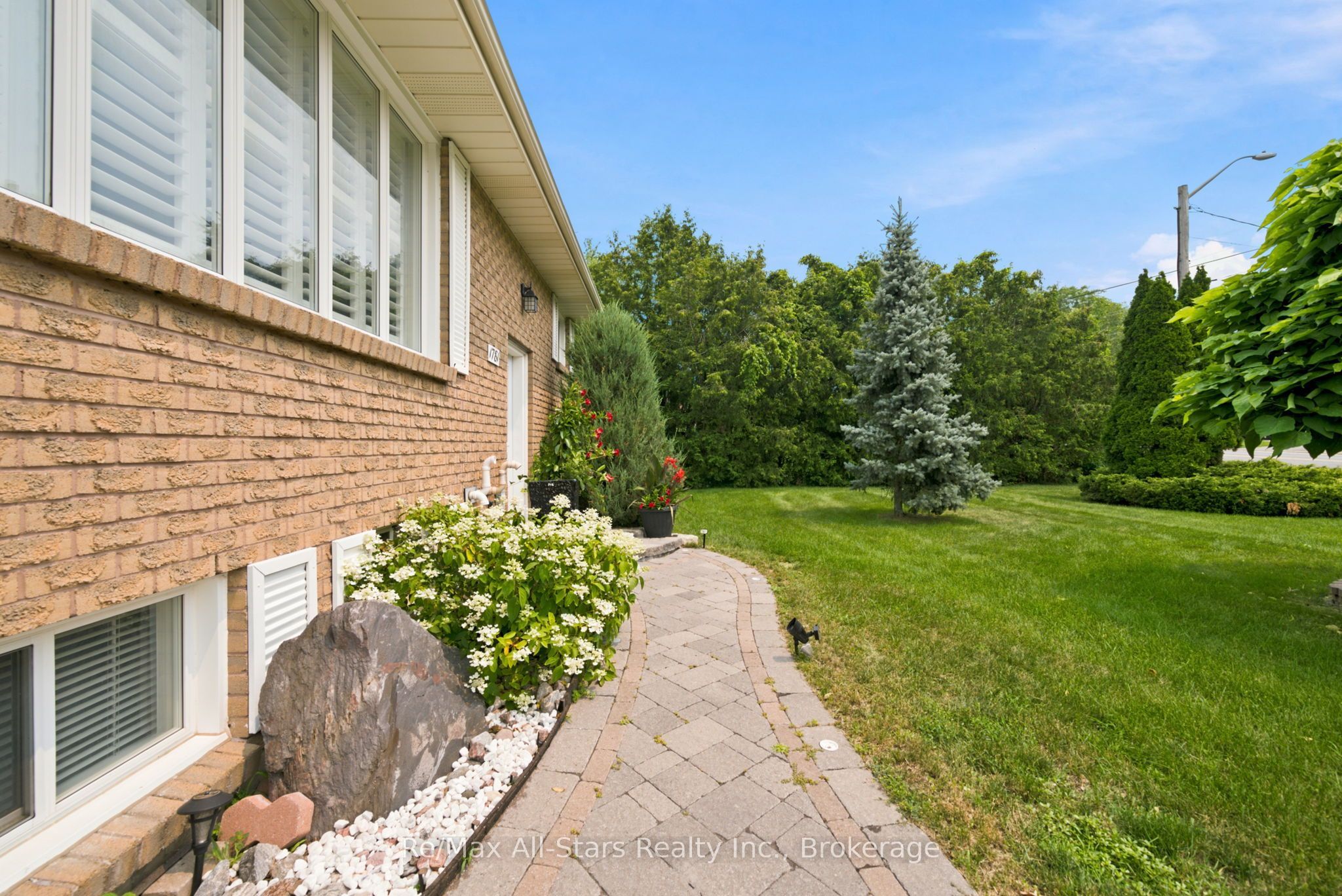 1781 Scugog Street Property Photo 6