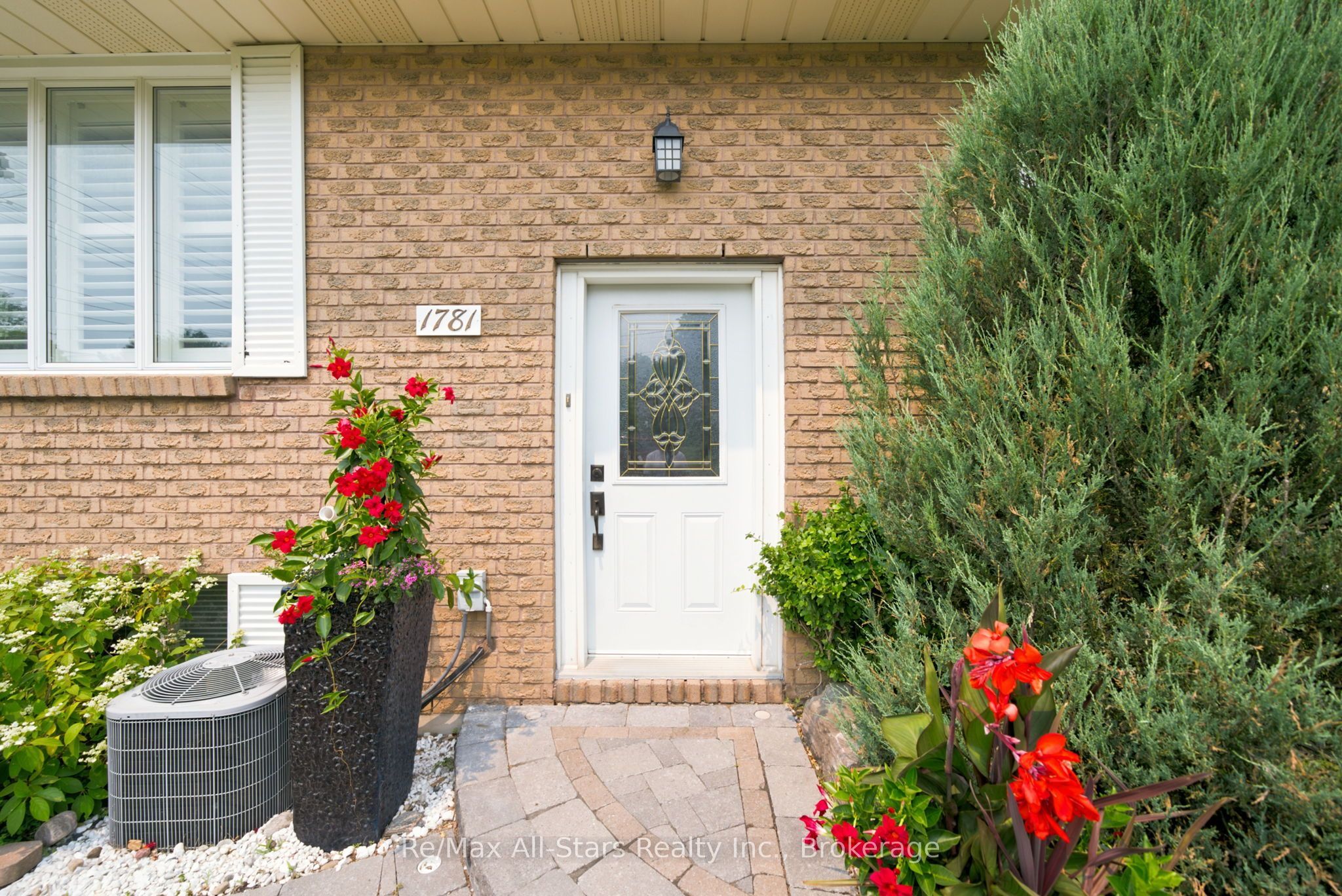 1781 Scugog Street Property Photo 7