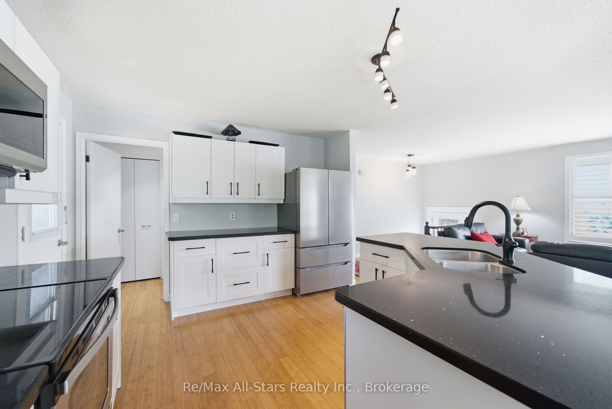 1781 Scugog Street Property Photo 20