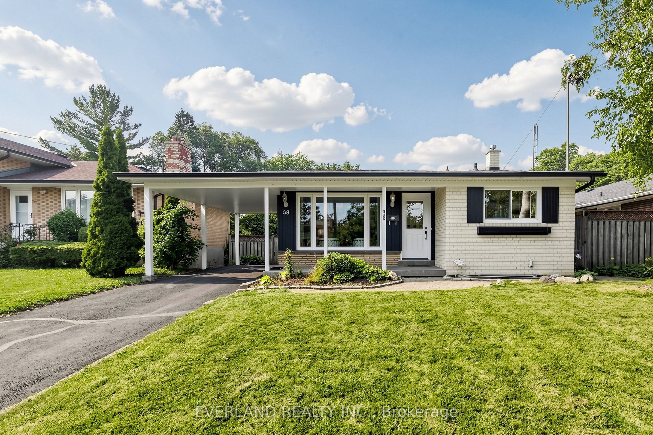 38 Six Nations Avenue Property Photo 1