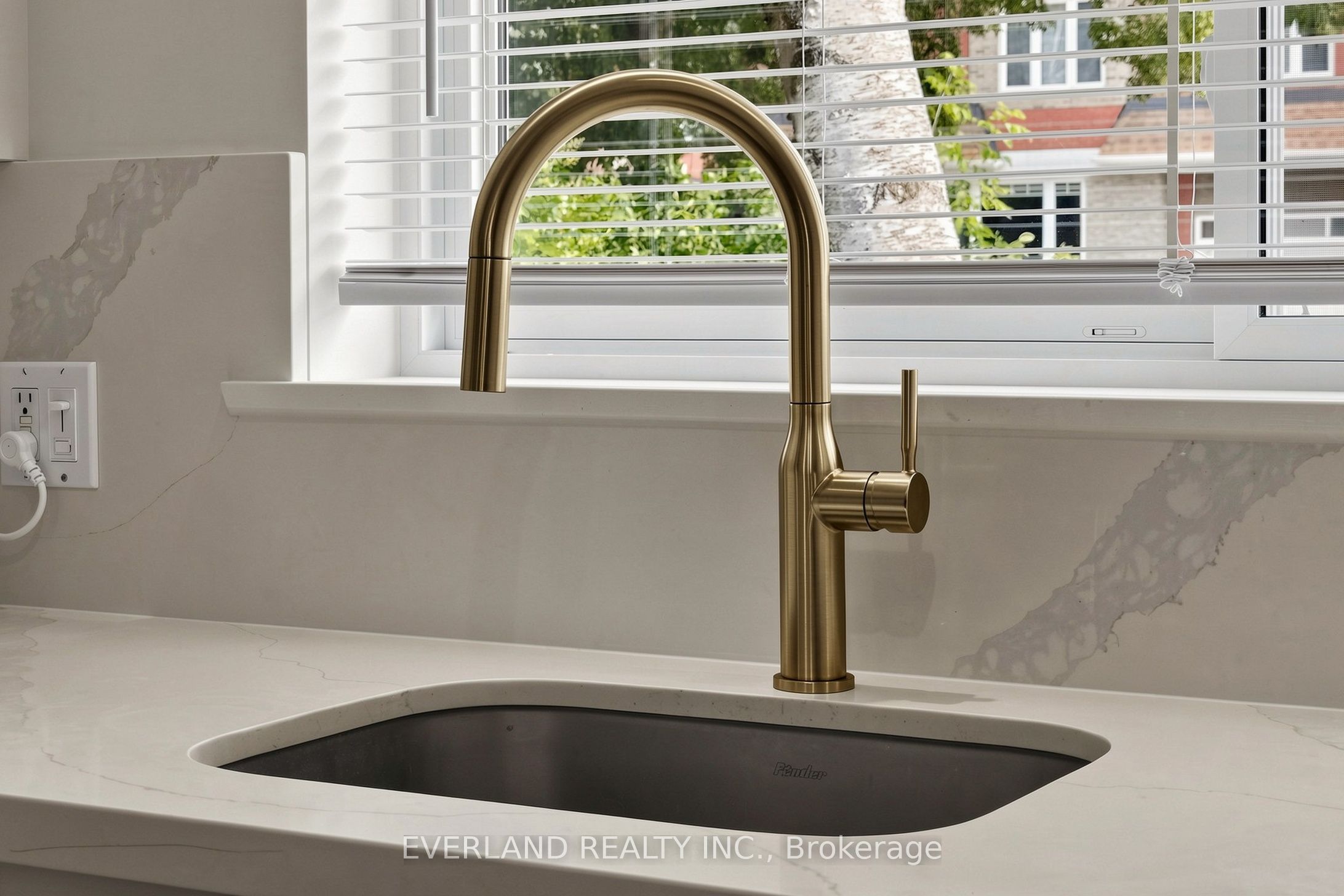 38 Six Nations Avenue Property Photo 8