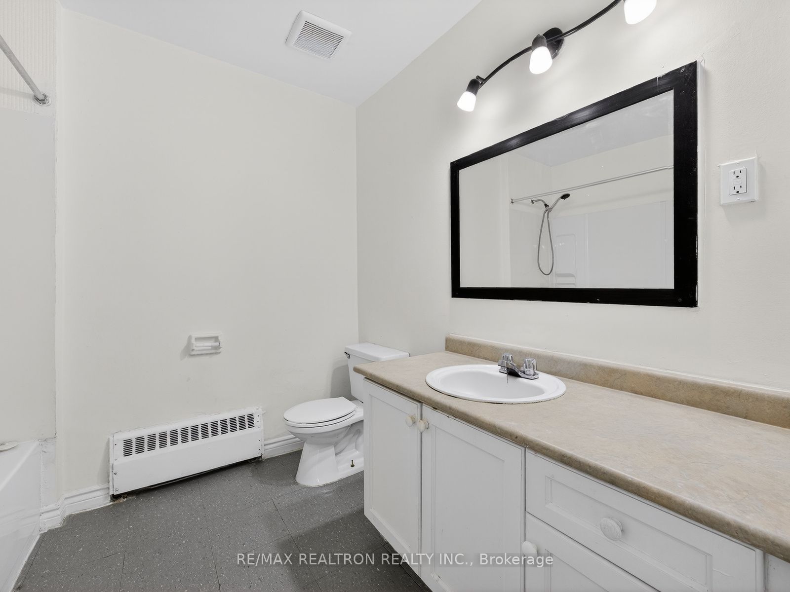 275 Wentworth Street W 108 Property Photo 11