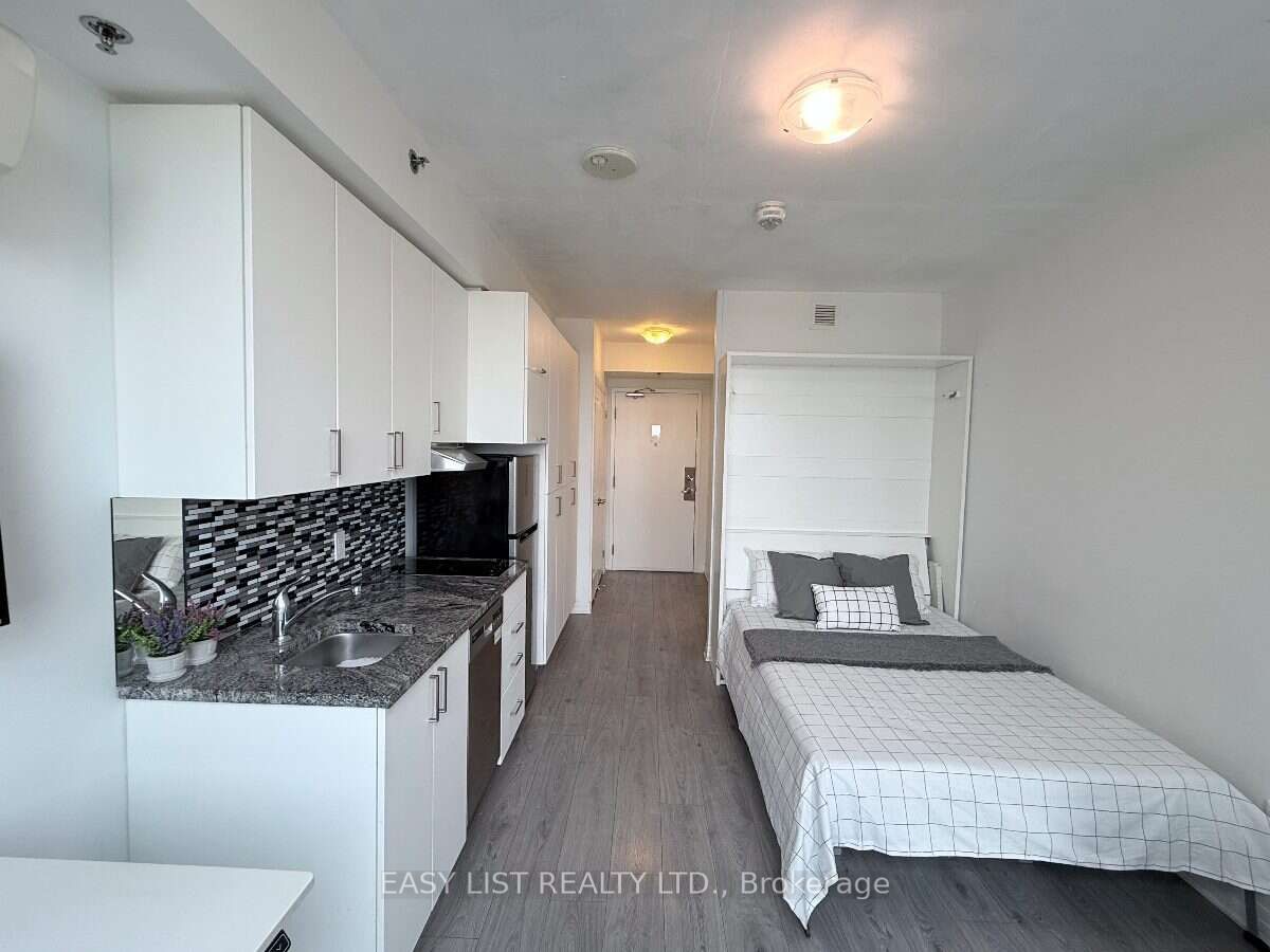 1900 Simcoe Street N 542 Property Photo 3