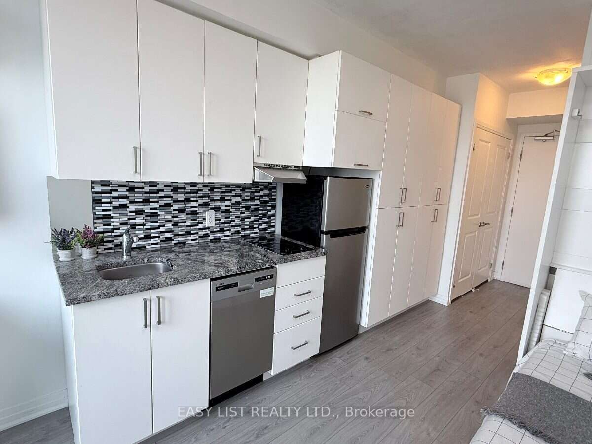 1900 Simcoe Street N 542 Property Photo 4