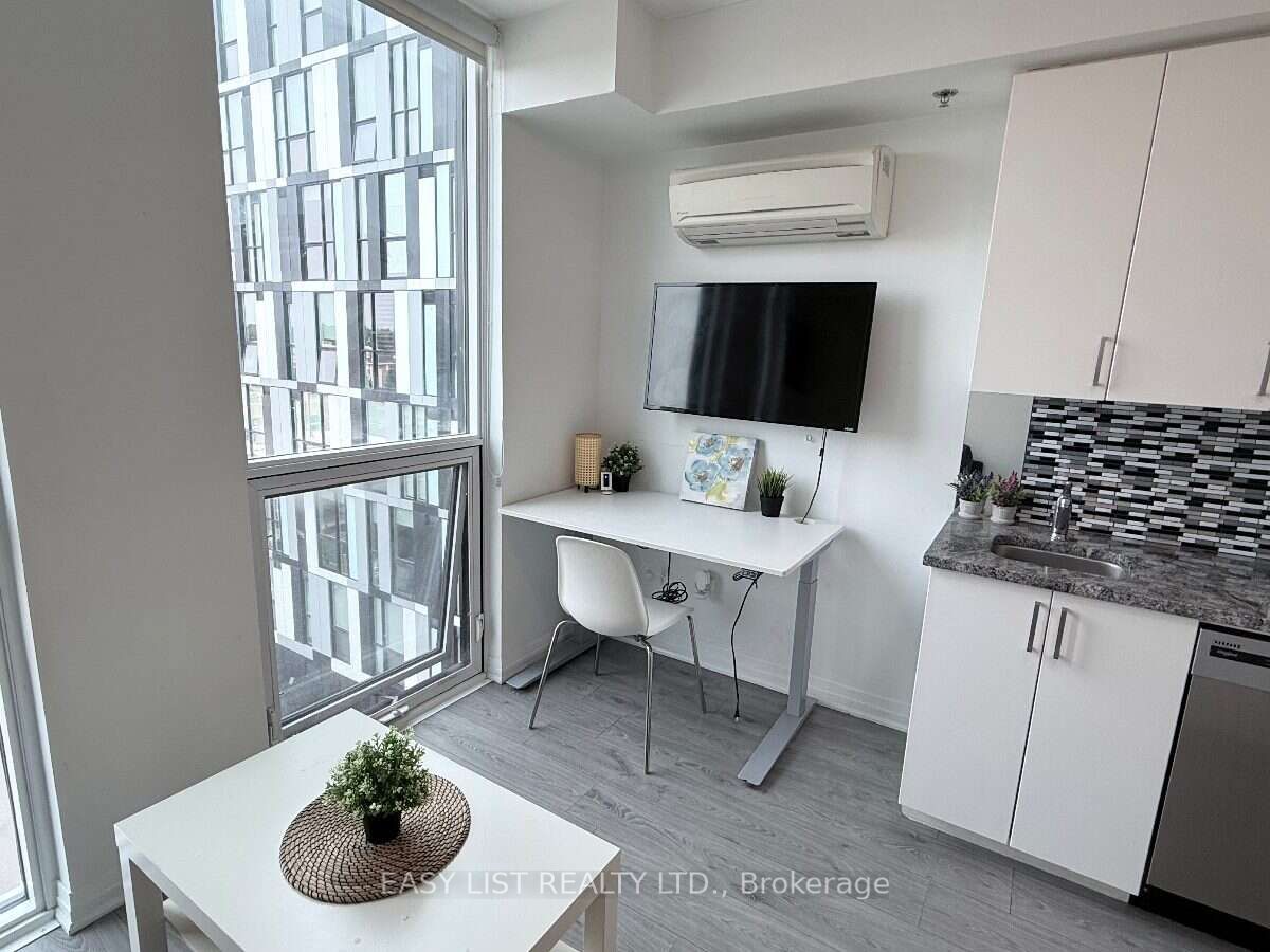1900 Simcoe Street N 542 Property Photo 6