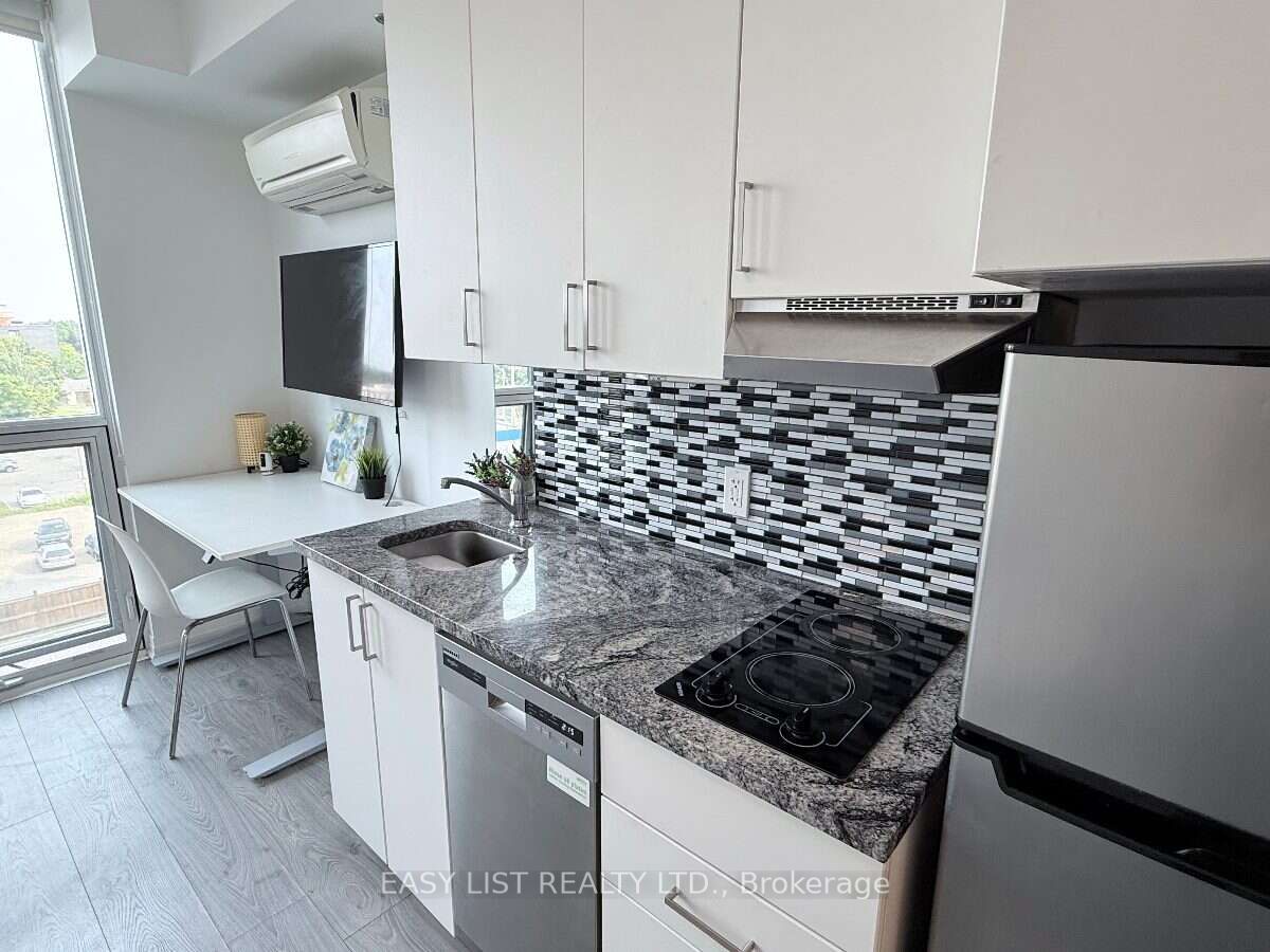 1900 Simcoe Street N 542 Property Photo 7