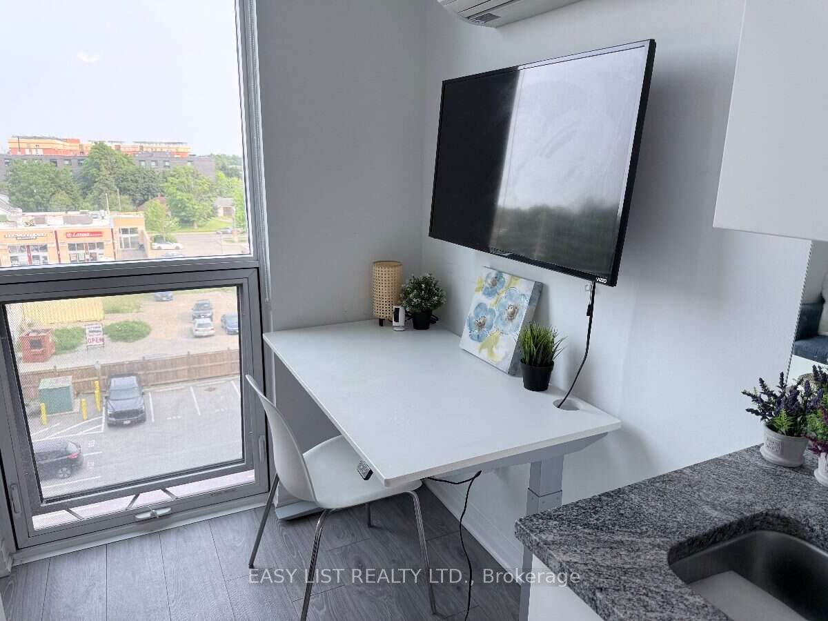 1900 Simcoe Street N 542 Property Photo 10