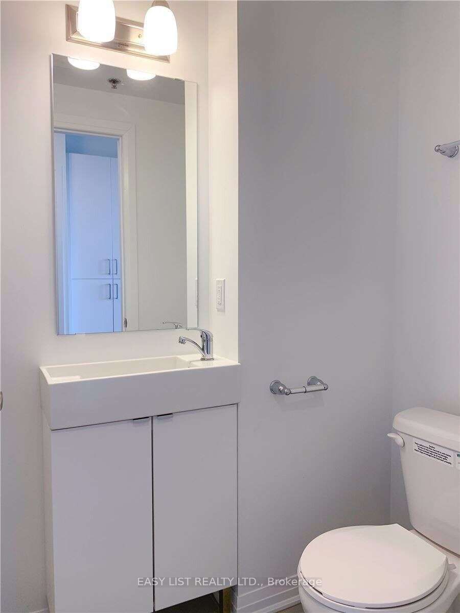 1900 Simcoe Street N 542 Property Photo 12
