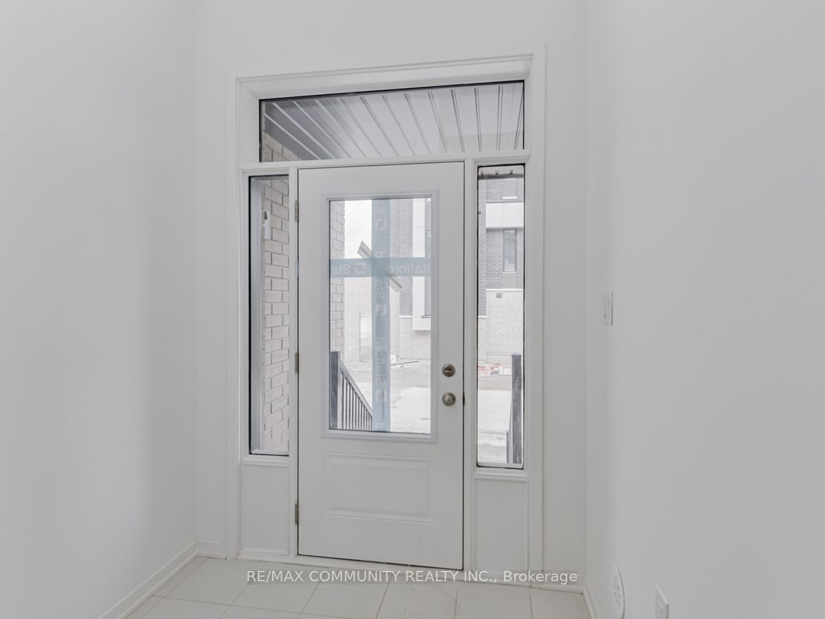 799 Heathrow Path Property Photo 13