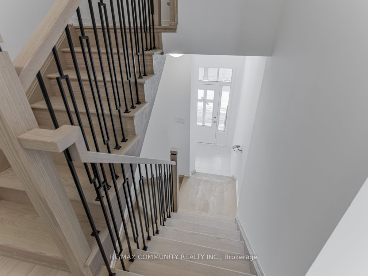 799 Heathrow Path Property Photo 14