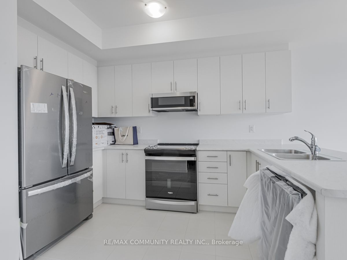 799 Heathrow Path Property Photo 15