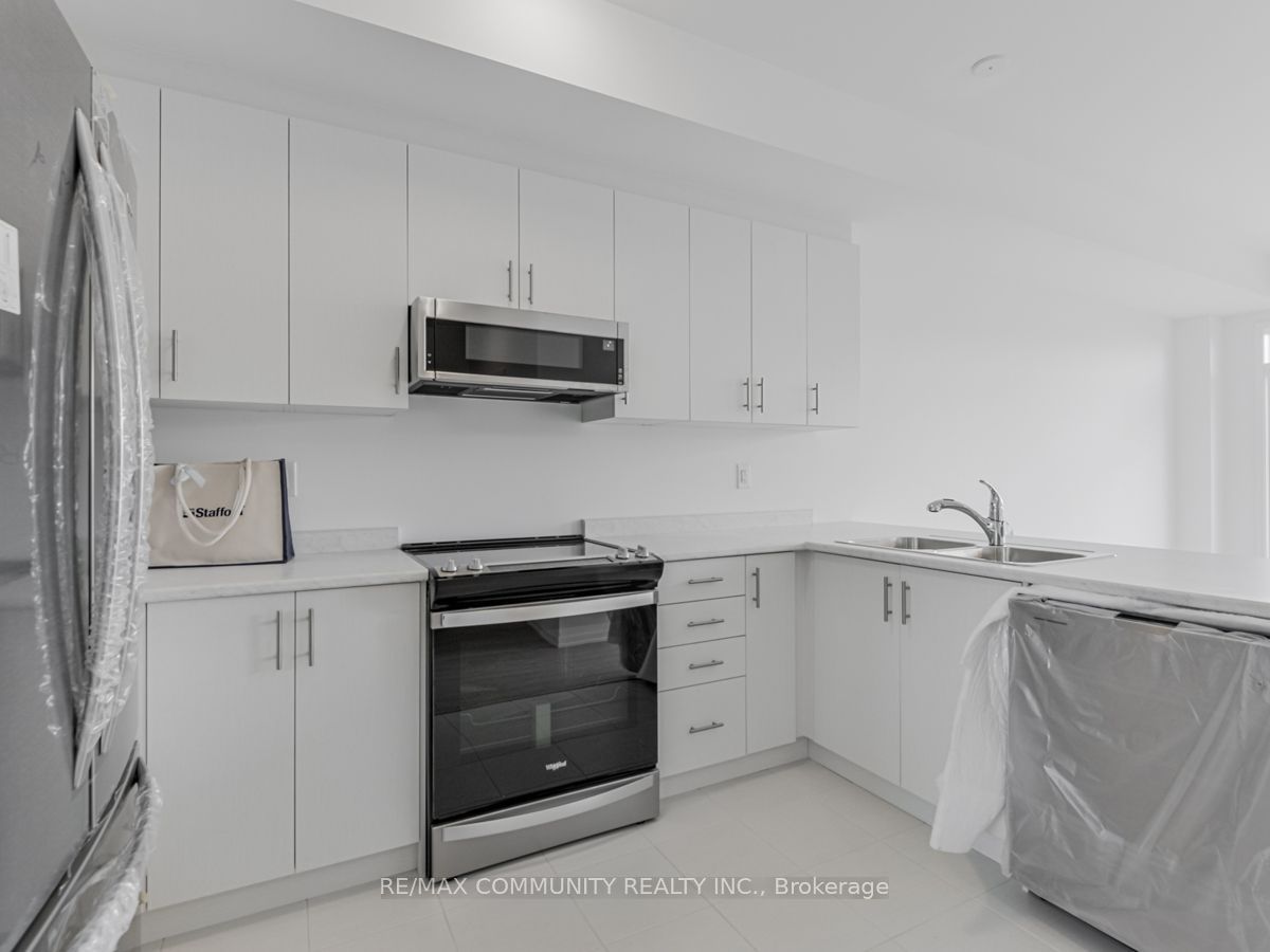 799 Heathrow Path Property Photo 16