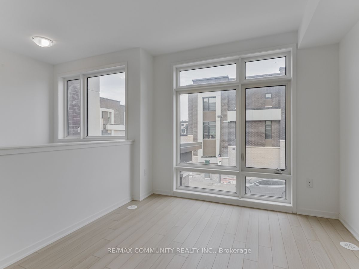 799 Heathrow Path Property Photo 23
