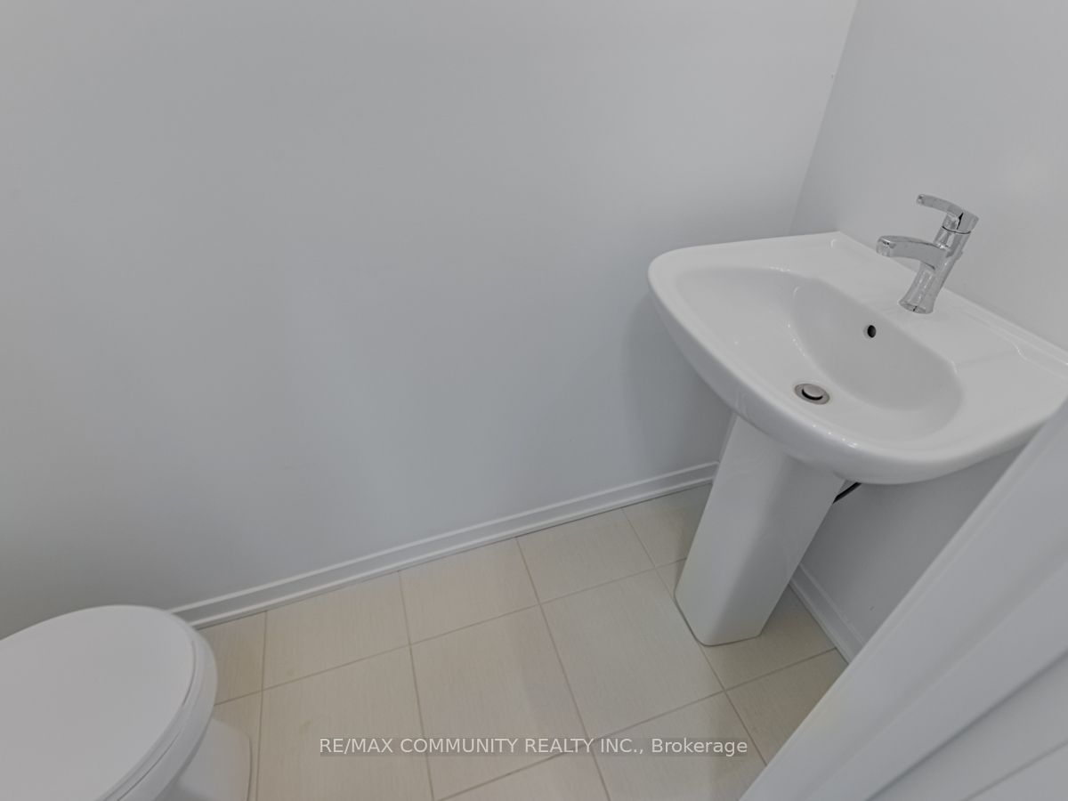 799 Heathrow Path Property Photo 25