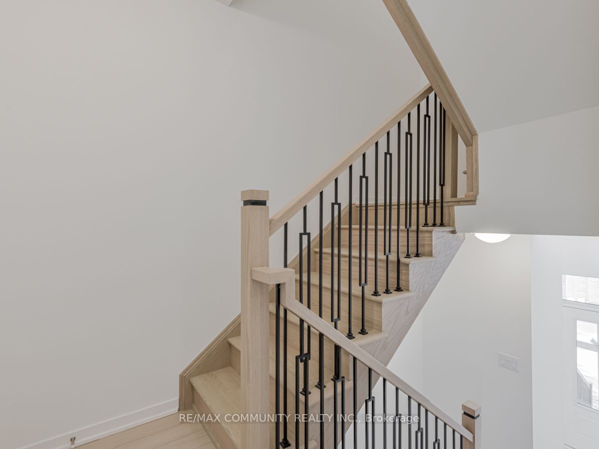 799 Heathrow Path Property Photo 26