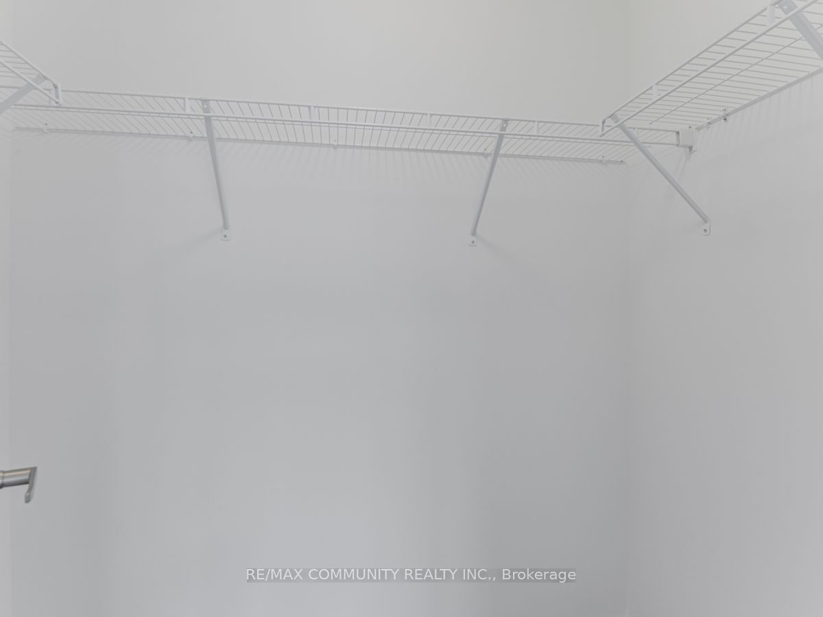 799 Heathrow Path Property Photo 29